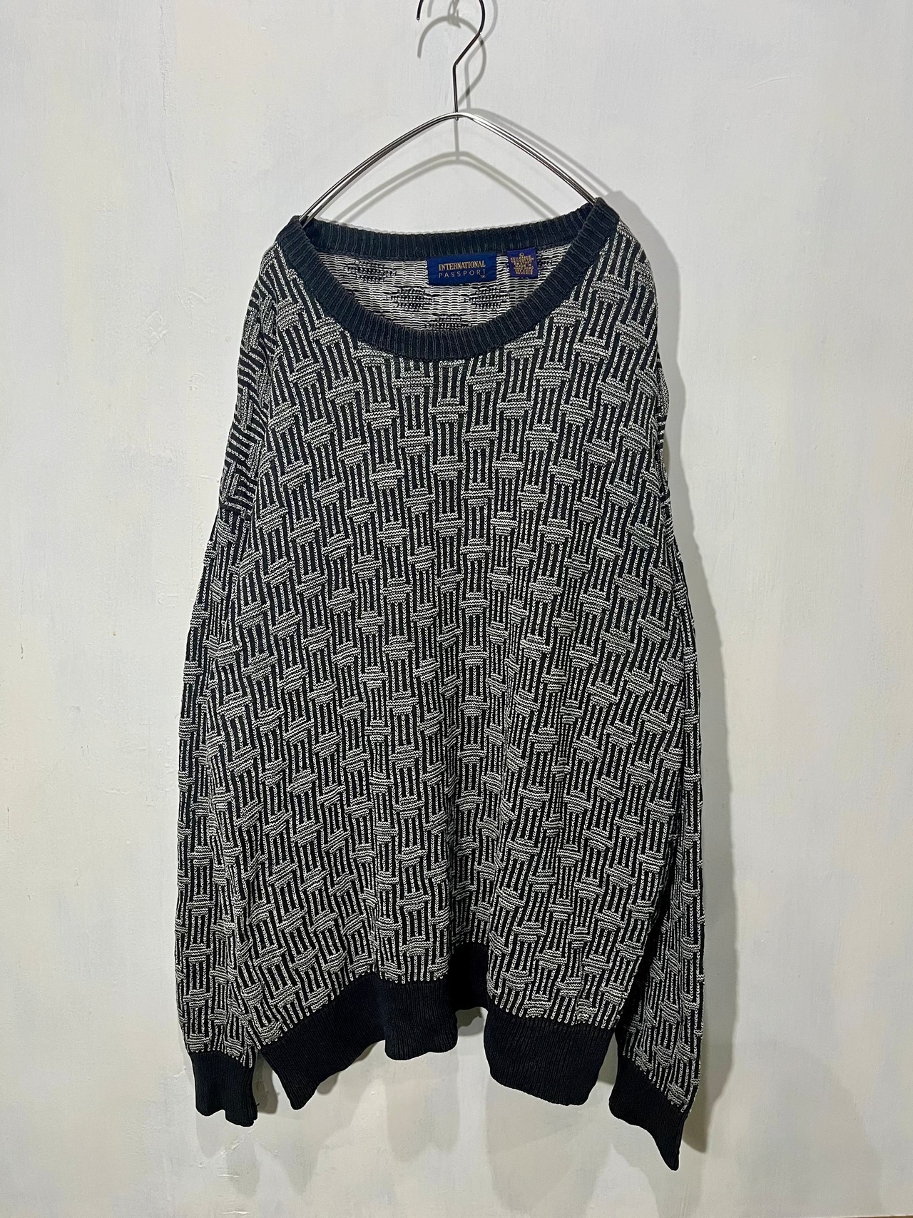 90's NTERNATIONAL PASSPORT Sweater【L】