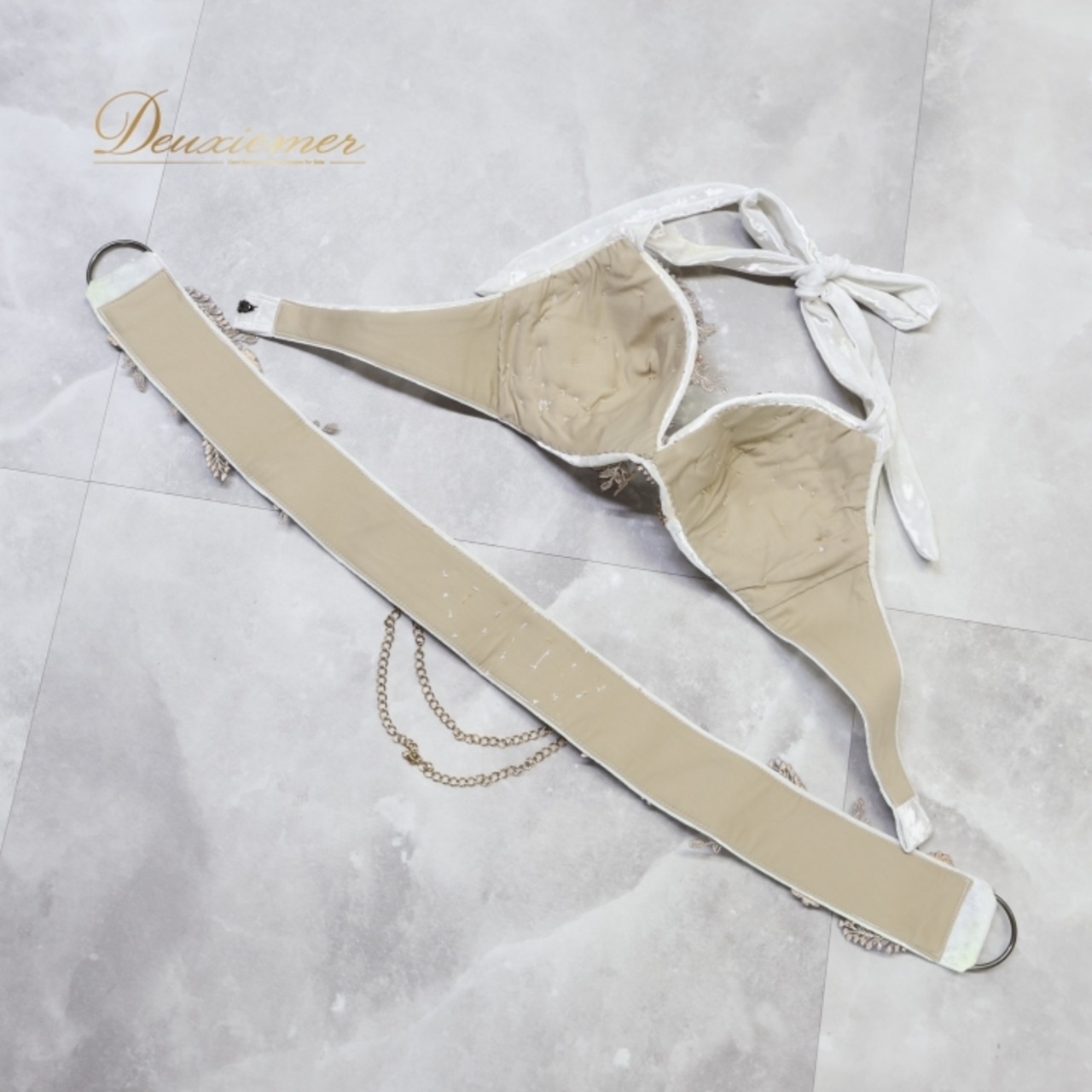 ベリーダンス オリエンタル 衣装 トップス ベルト セット ホワイト系 蝶 花 アーム アーム飾り 腕飾り ラインストーン チェーン 白 金 かわいい 爽やか 明るい ダンス衣装 ステージ イベント キラキラ 華やか シルバー系 ゴールド系