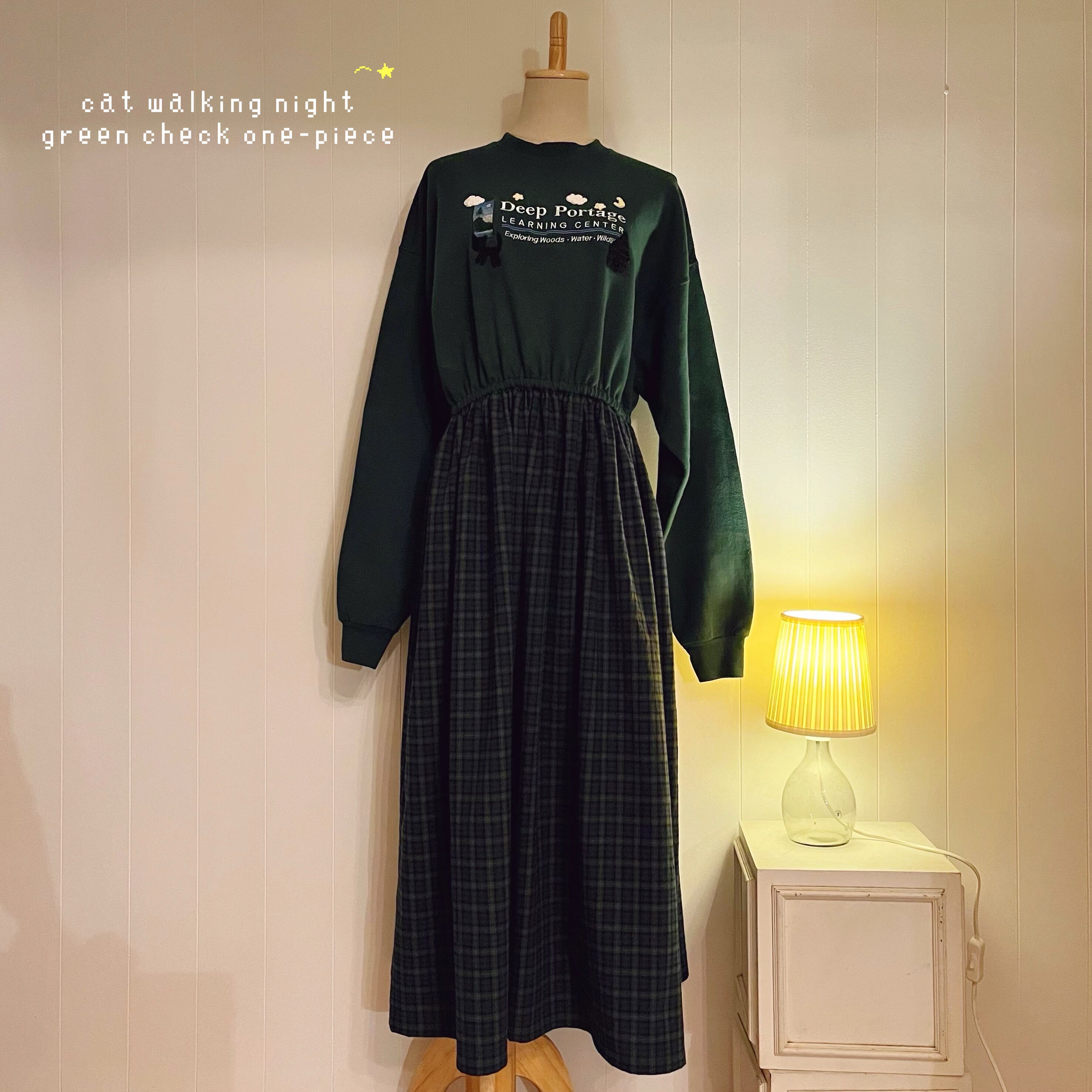 remake / cat walking night green check one-piece
