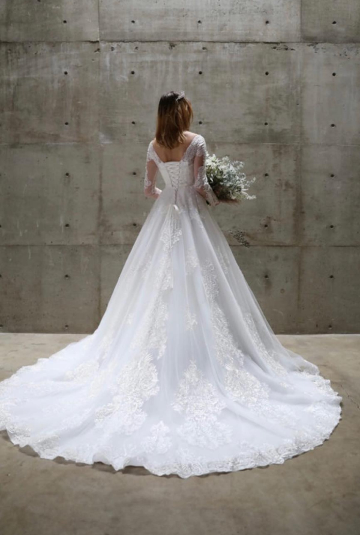 高品質！ ウエディングドレ 流れる透け花レース フレンチスリーブ 花嫁  