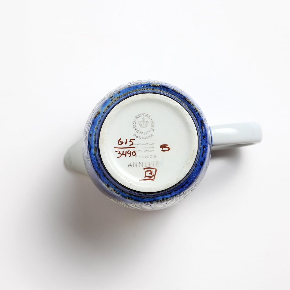 牛にエサをやる女性　＃779　★ロイヤルコペンハーゲン　デンマーク　ヴィンテージ 牛にエサをやる女性 ＃779 ☆ロイヤルコペンハーゲン デンマーク