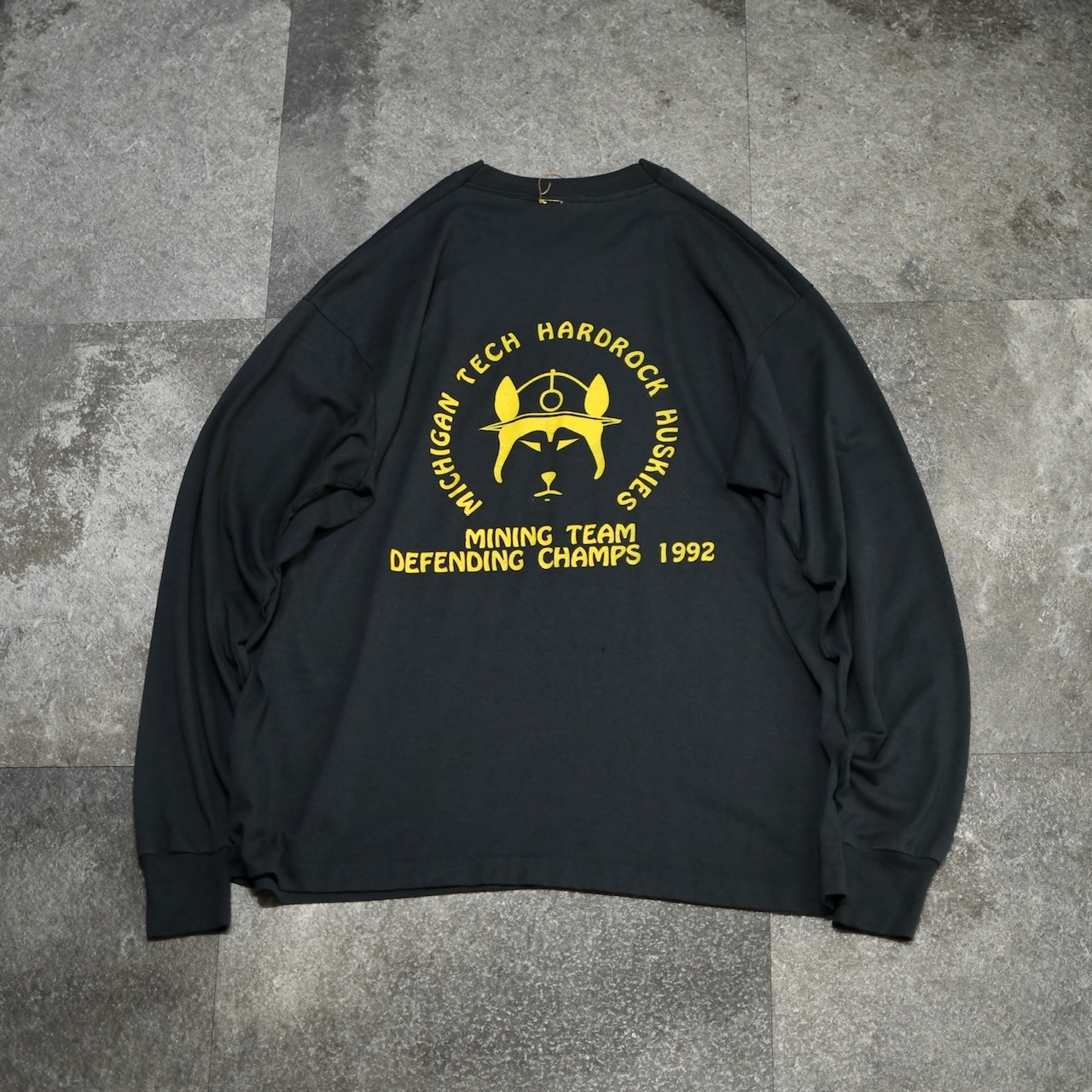 92's husky print long sleeve college tee