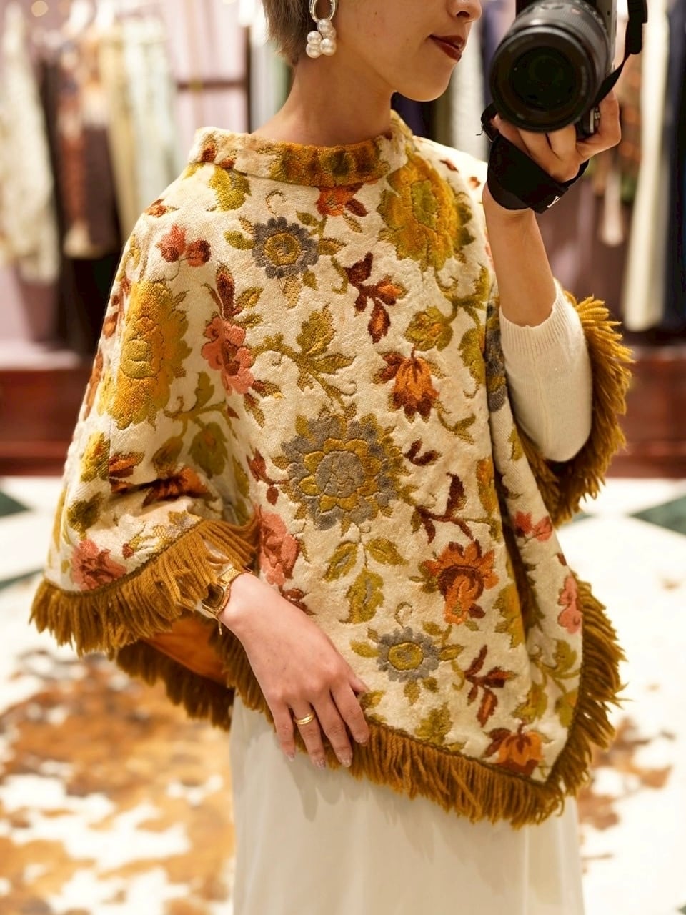 Vintage”Gobeline Flower Poncho“