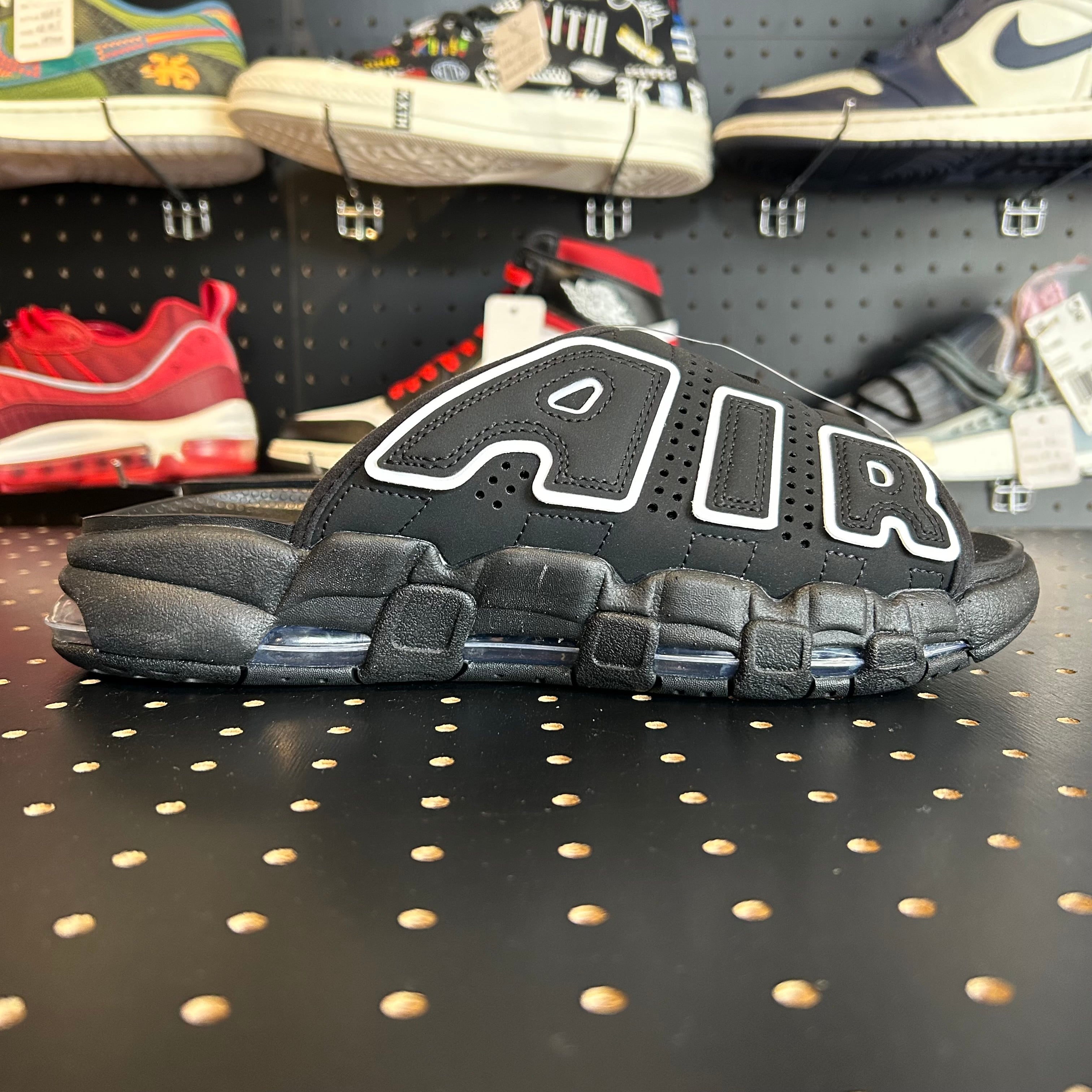 NIKE AIR MORE UPTEMPO SLIDE　BLACK　27cm Amazon.com | Men's Black Air More Uptempo Slides by NIKE