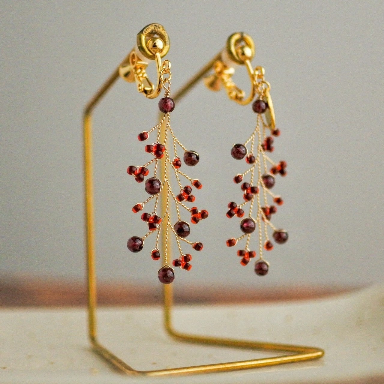 1,2月限定カラー「ざくろシリーズ」ひとつめの花　小枝耳飾り　ワイヤーアクセサリー