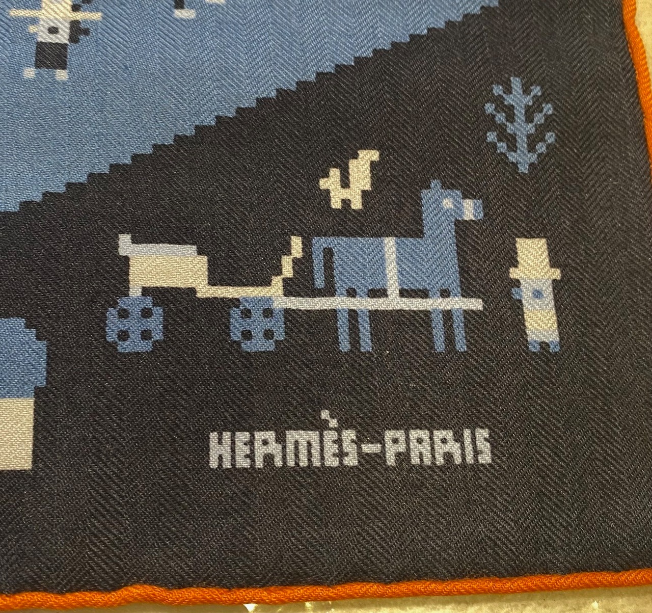 HERMES エルメス スカーフ カレH 100《マディソン・パーティ》グリ・エレファン 103981T