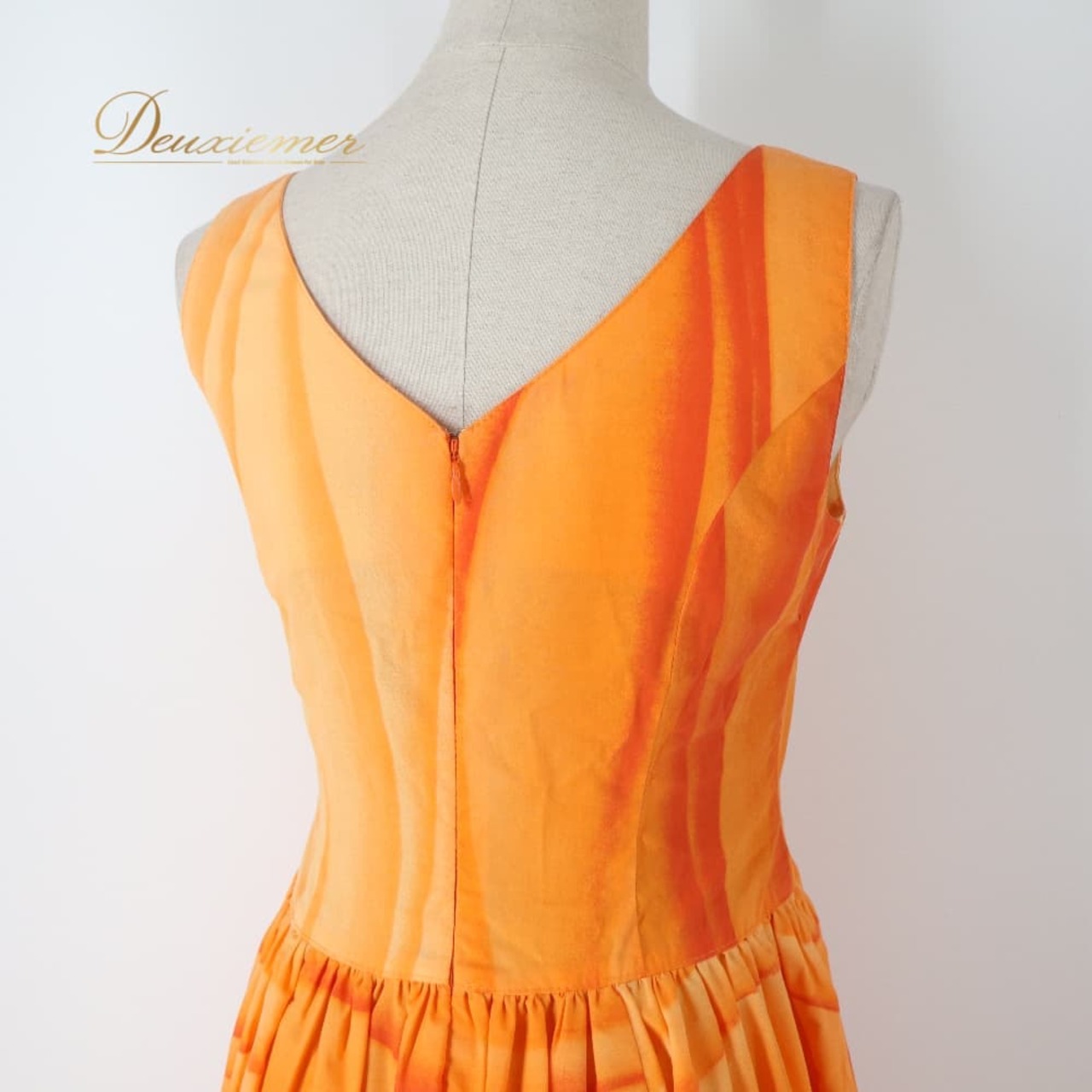 フラダンス 衣装 ワンピース ドレス オレンジ系 ククイ 日本製 Kukui ハワイアンプリント グラデーション ノースリーブ フレア アロハ フラ ダンス レッスン 練習 ダンス衣装 ハワイアンダンス レディース 華やか 鮮やか かわいい おしゃれ フレアワンピース オレンジドレス ハワイアンワンピース プリントワンピース グラデーション柄 カラフル リゾート 旅行 南国風 きれいめ 大人可愛い 上品 ノースリーブワンピース スカート フィットアンドフレア 背面ファスナー ポリエステル 綿混