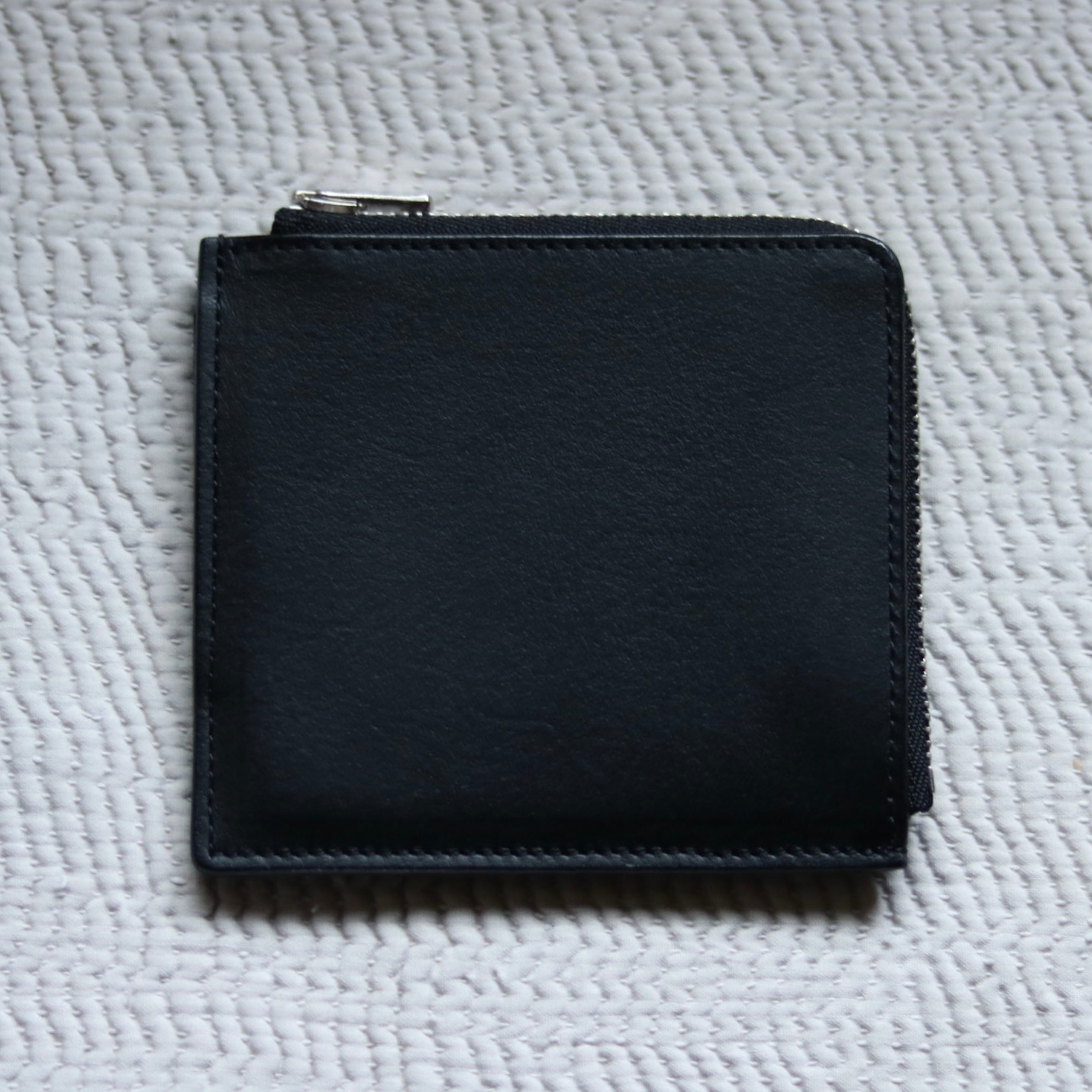 L zip leather wallet - black