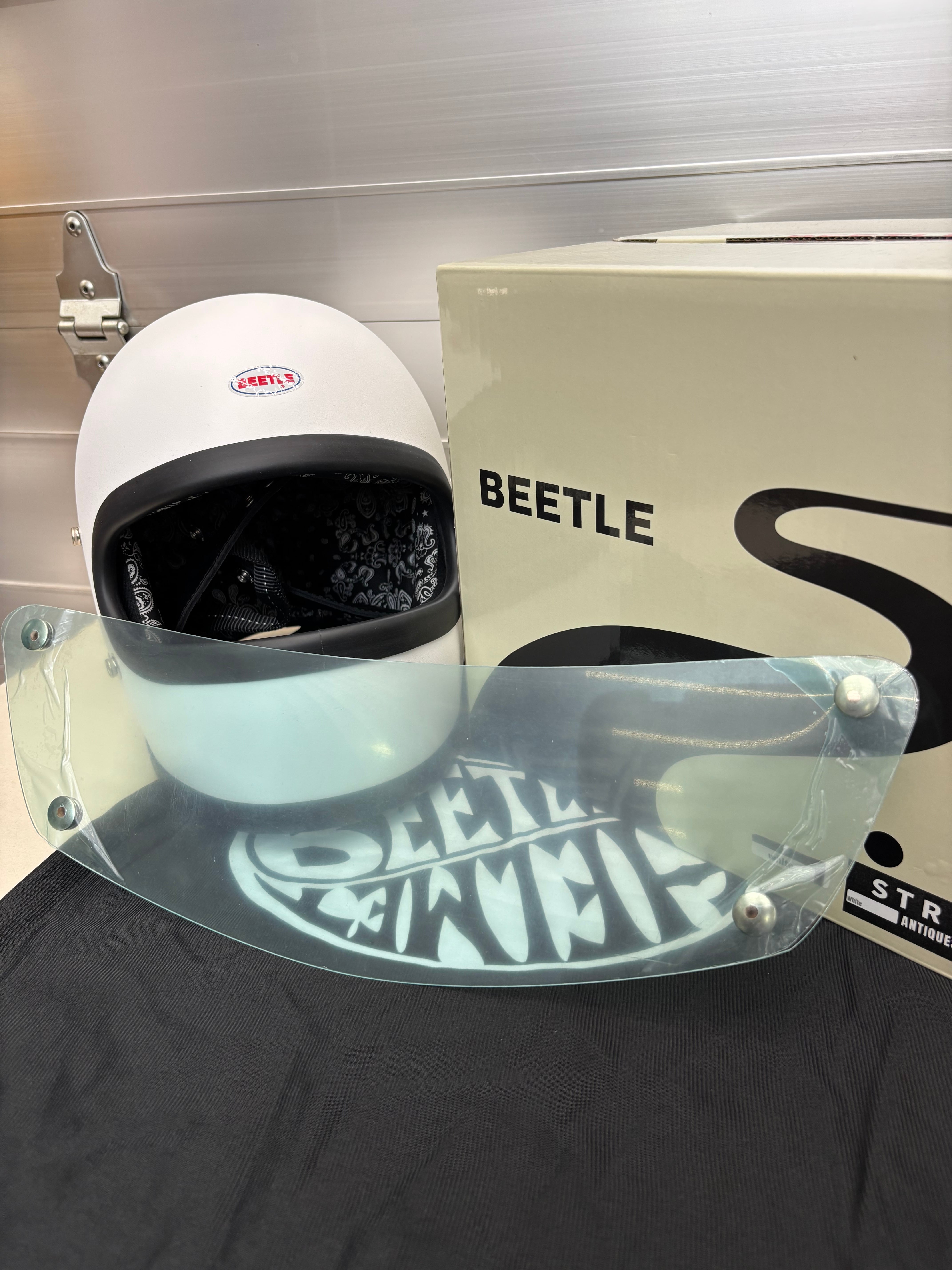 オーシャンビートル STR 別注マットホワイト Wストラップ黒 ペイズリー
