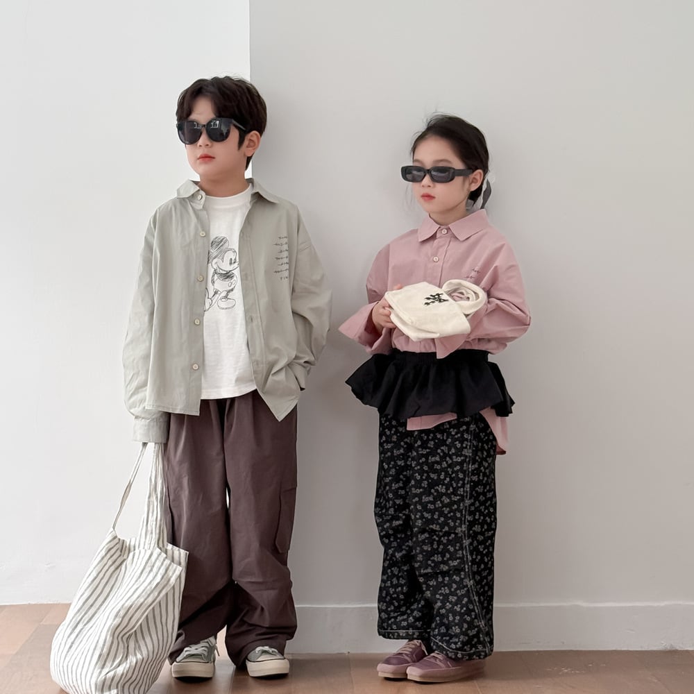 裾デザイン英字シャツ