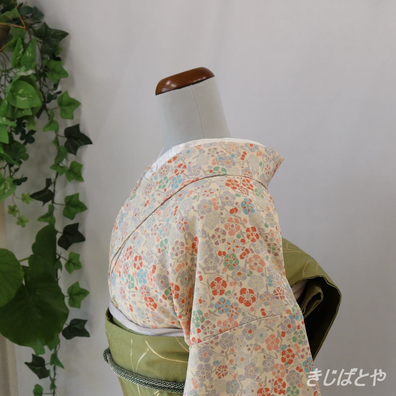 正絹ちりめん 白地に淡い花の総柄小紋 袷 きじばとや