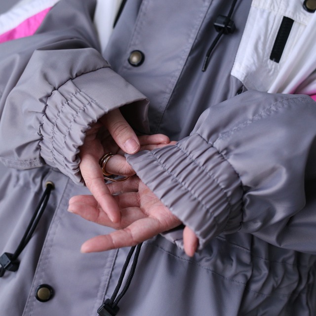 good coloring and gimmick design over silhouette mountain jacket