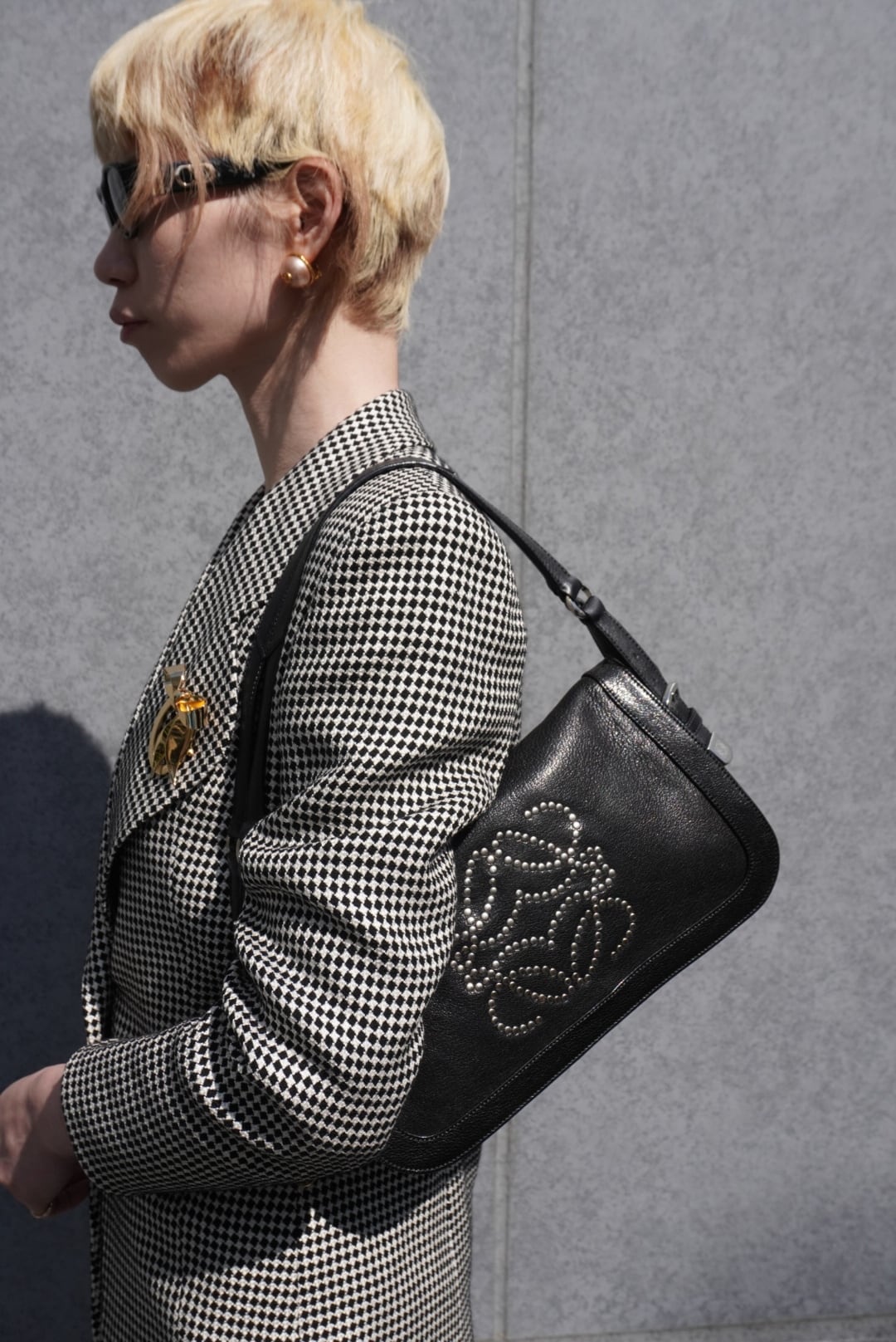 LOEWE ロエベ ショルダーバッグ ブラック アナグラム スタッズ レザー