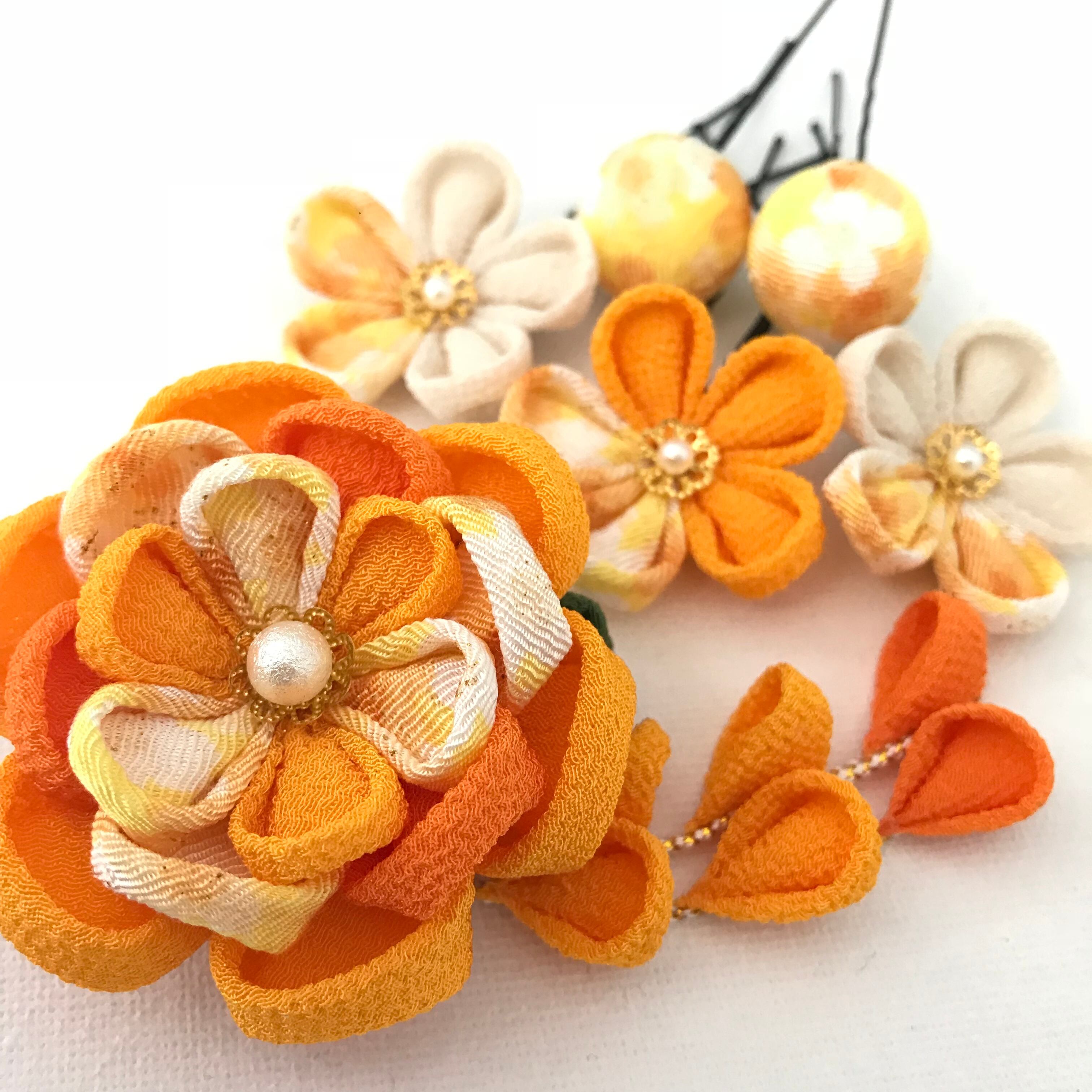 八重の花❁つまみ細工 髪飾り❁ 山吹＆生成＆柄 *成人式*七五三 | はなふる