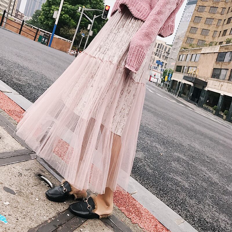 透明感のあるシフォンスカート