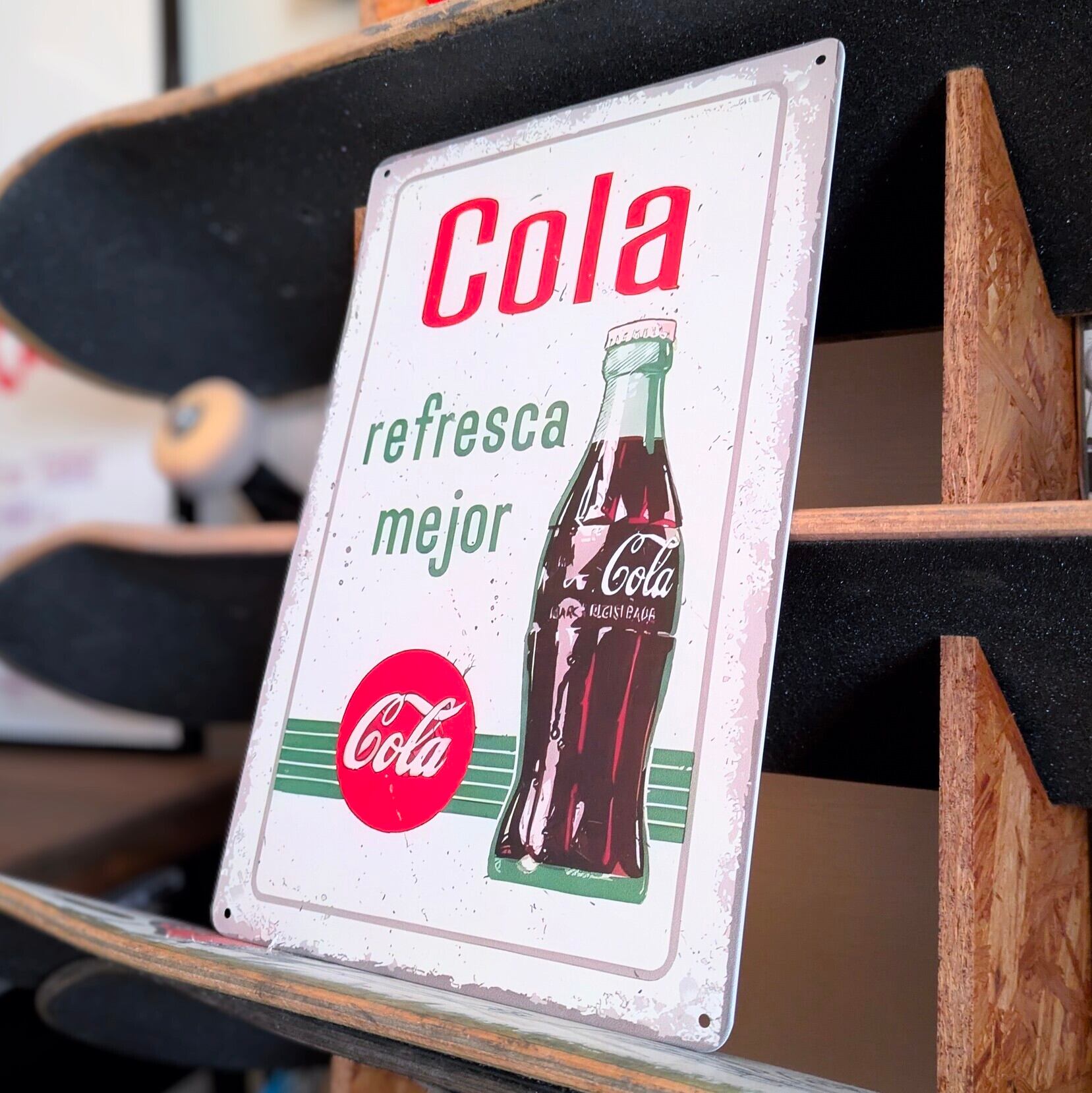 送料無料！ちょうどいいブリキ看板 【 Coca-Cola ( コカ・コーラ ) / Coke 】 METAL SIGN / メタルサイン / ブリキ看板 / サインボード / ビンテージ加工〚アメリカン雑貨 アメトイ〛