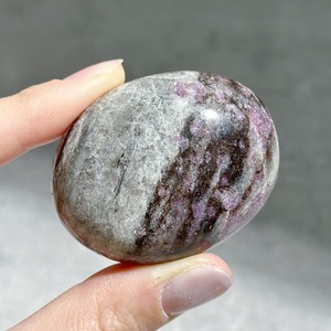 ピンクガーネットinマトリックス パームストーン11◇ Pink Garnet in Matrix ◇ 天然石・鉱物・パワーストーン