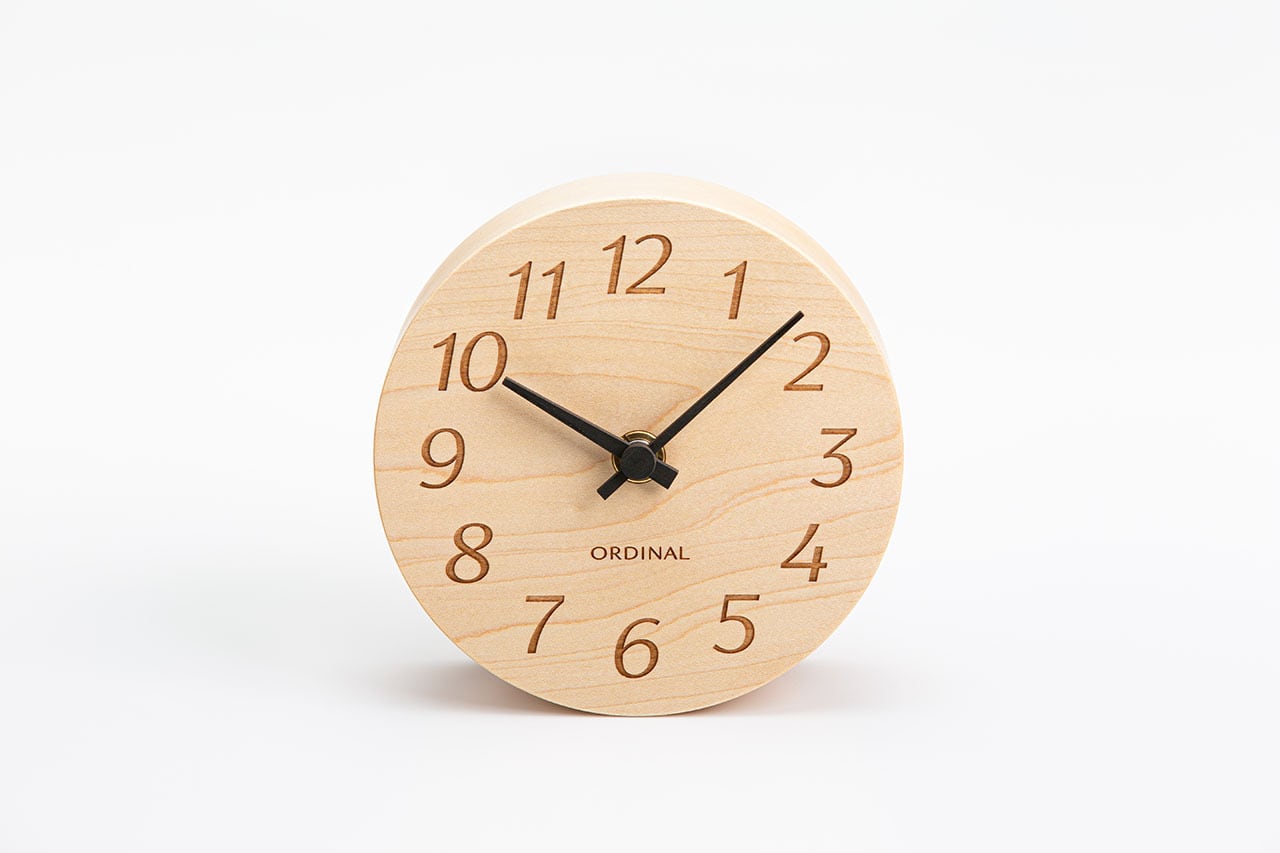 初売りSALE 栃の木×レジンのボタニカル置き時計 無垢の木の置き時計［ハードメープル・花梨針］ | ORDINAL｜暮らしに