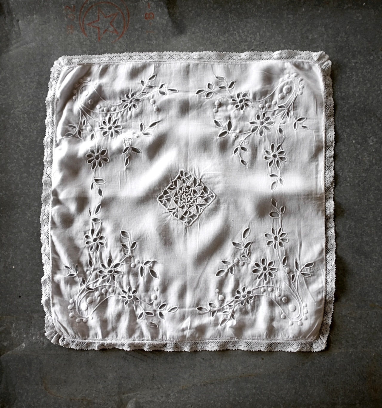 フランス 麻ローン 白星と白花の小宇宙とクッションカバー アンティーク