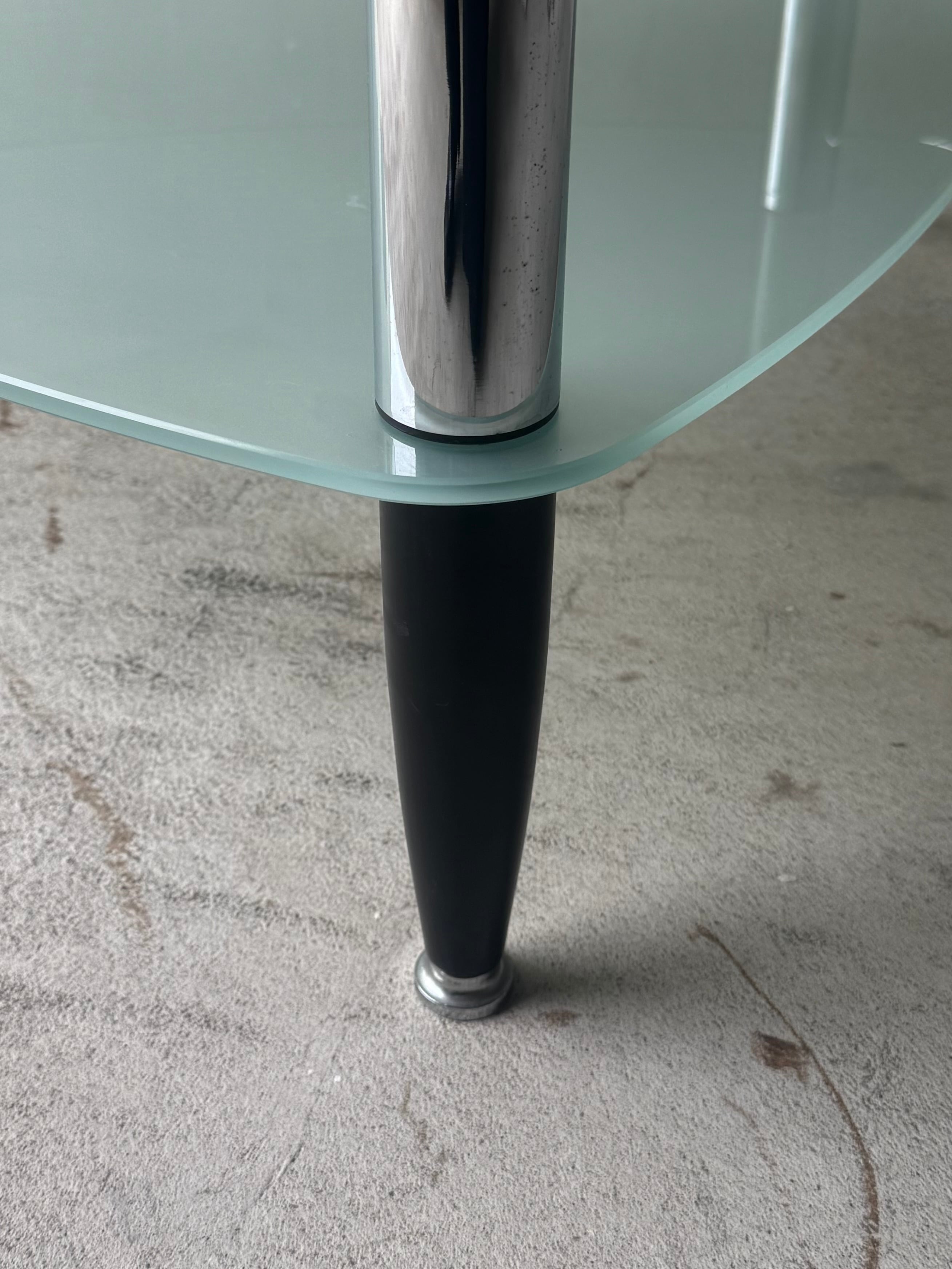 Round Triangle Table ラウンドガラステーブル Round Triangle Table | No Rest