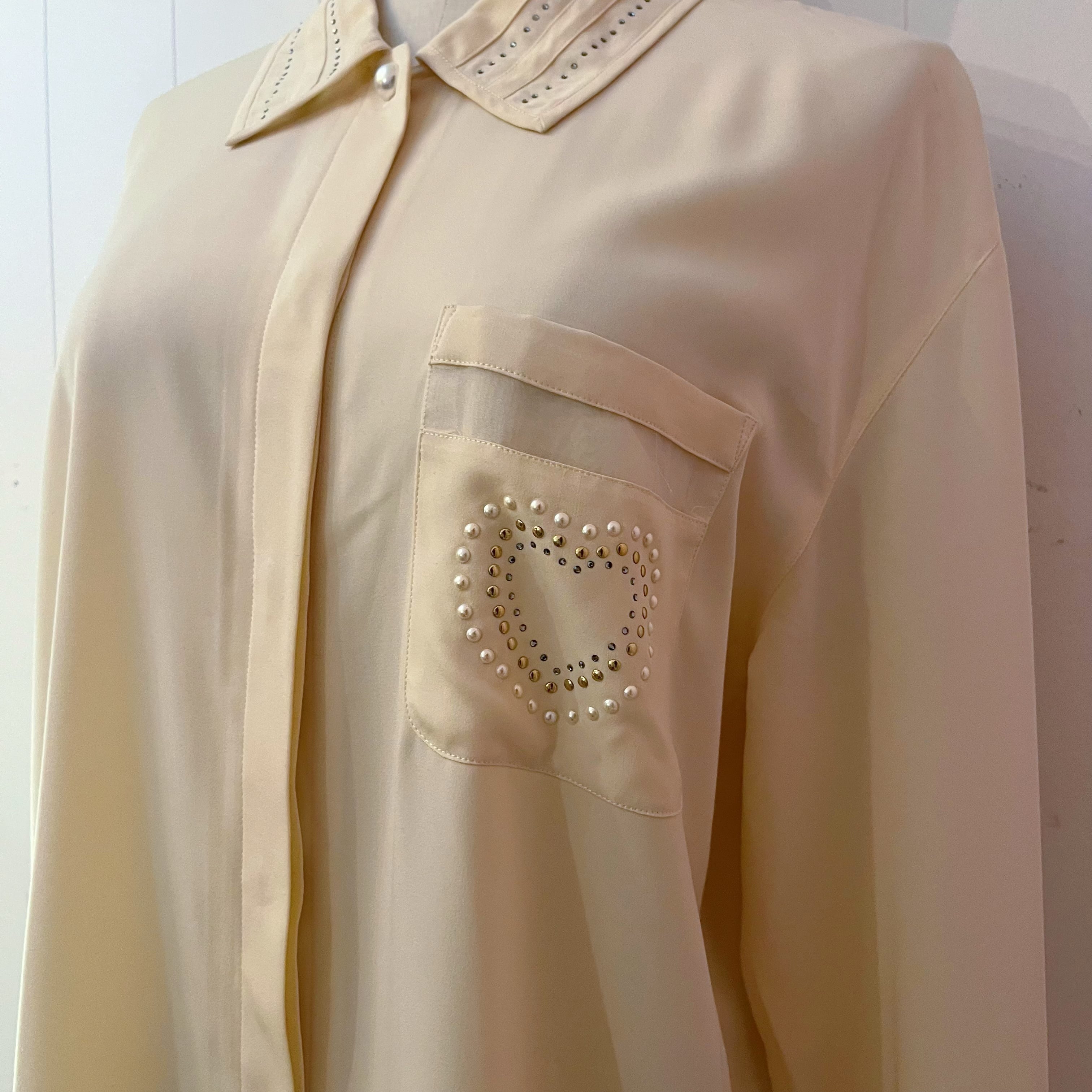 heart rhinestone cream blouse