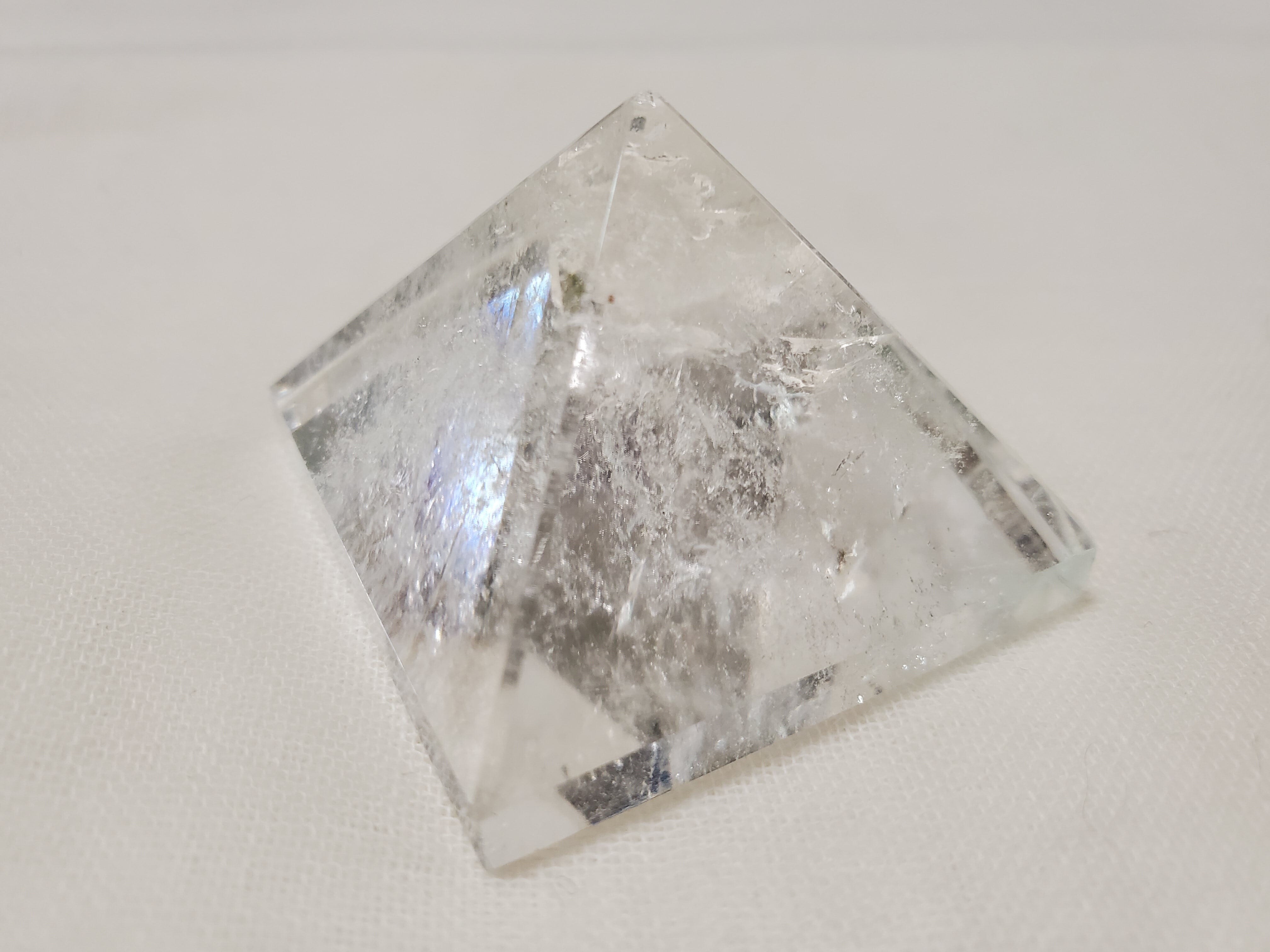 タキオン水晶 ✿ 神聖幾何学クォーツ発振器（ピラミッド型パワーストーン） 