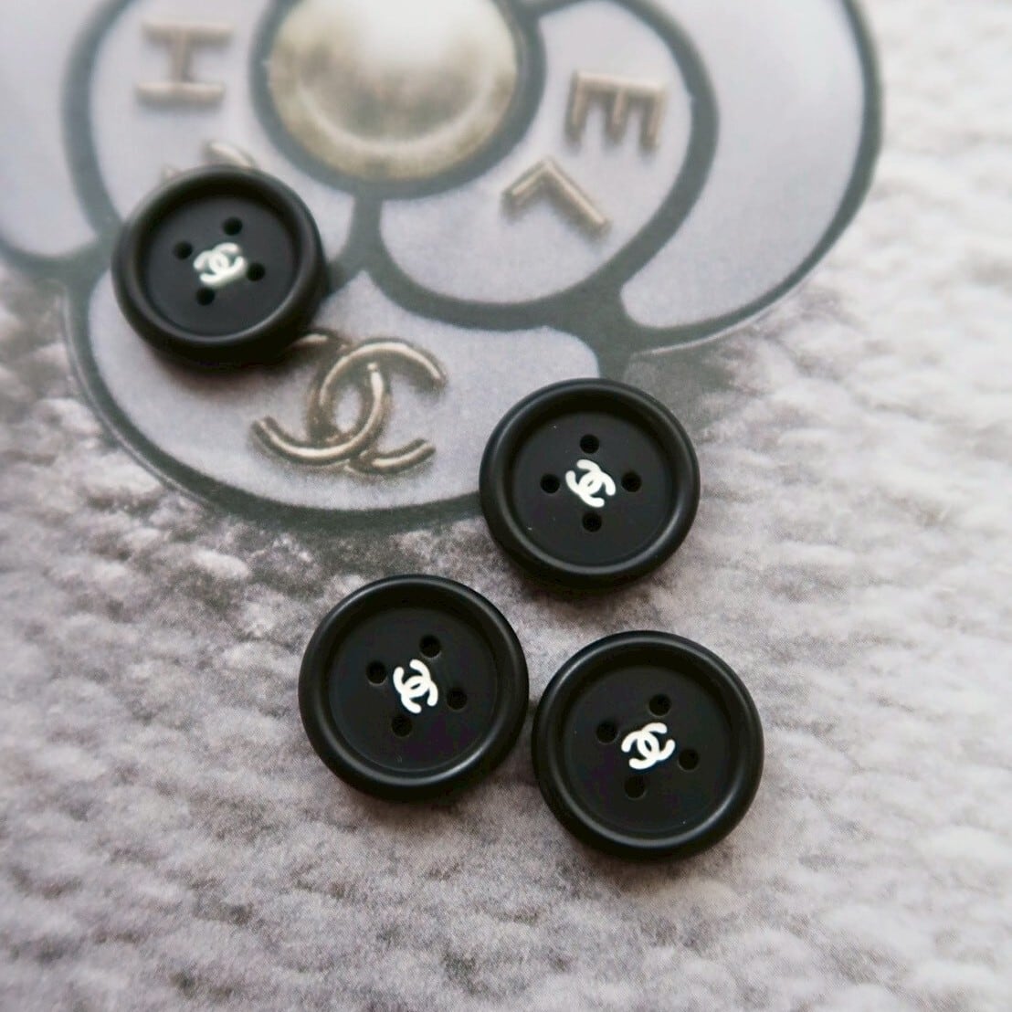 VINTAGE CHANEL BUTTON】ブラックホワイトココマーク ボタン 13mm C