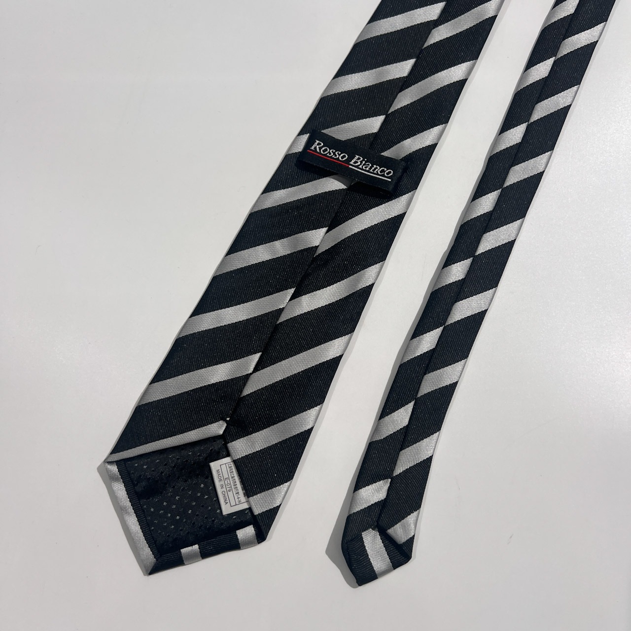 Rosso Bianco ロッソビアンコ ネクタイ ブラック シルバー/レジメンタルタイ