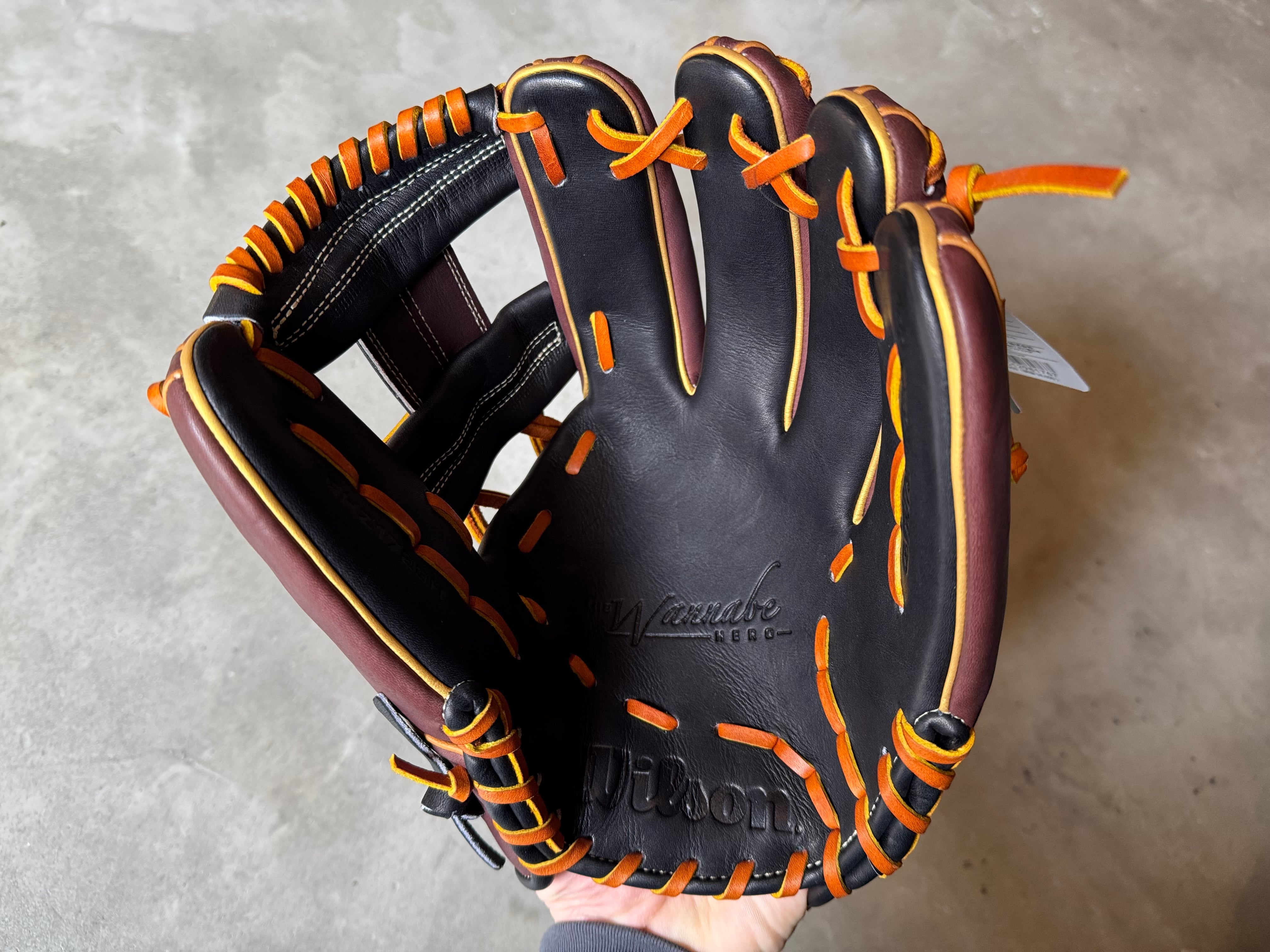 2026年モデル The Wannabe Hero DUAL 1723型【Wilson】軟式用グラブ