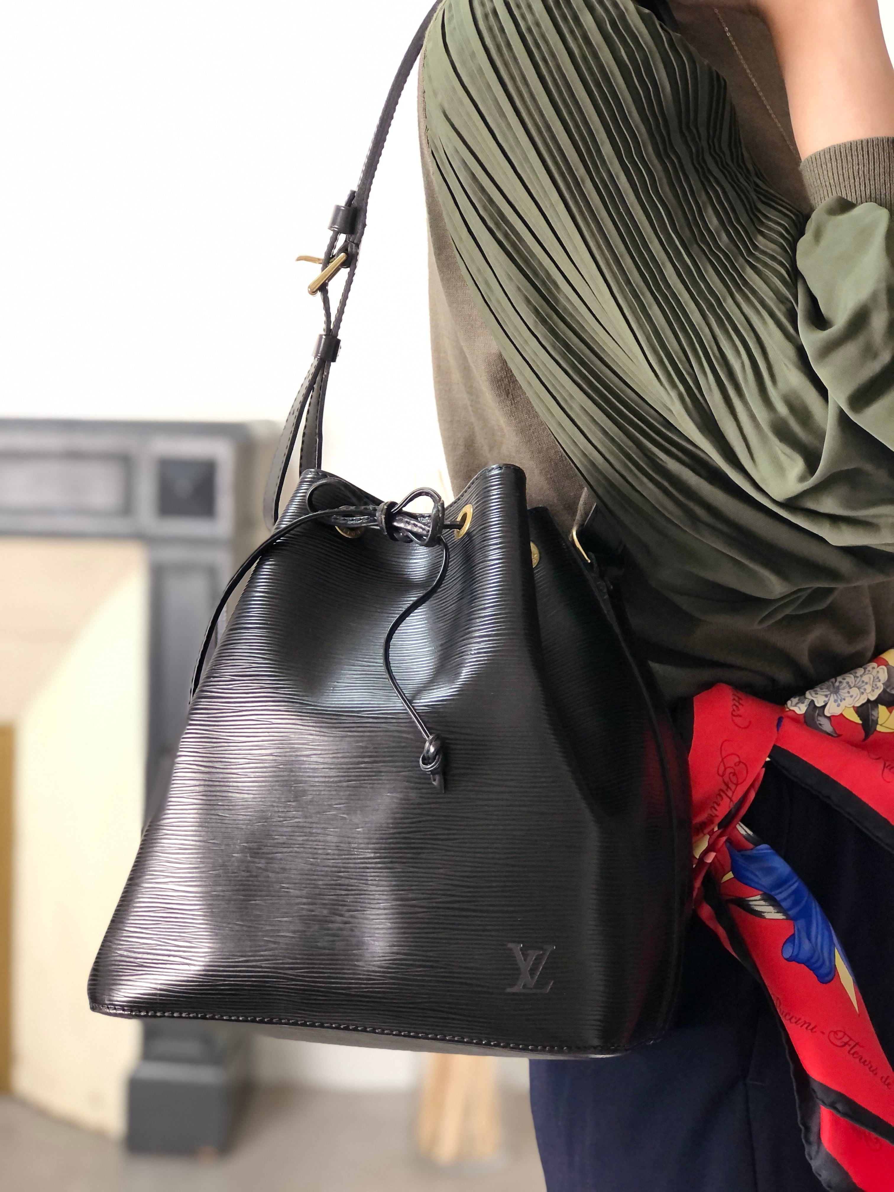 #ルイヴィトンエピ巾着　ブラック美品 楽天市場】LOUIS VUITTON ルイ ヴィトン エピ プチノエ 巾着