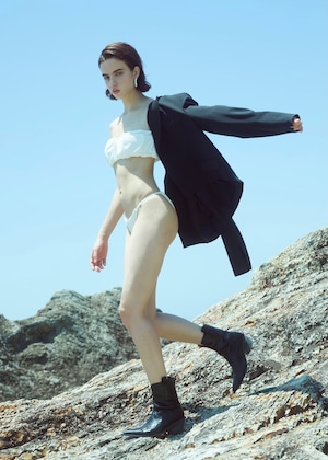 Simple bare top bikini / kea