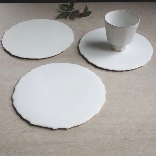 黒木 泰等／白釉　ギザギザプレート（小）