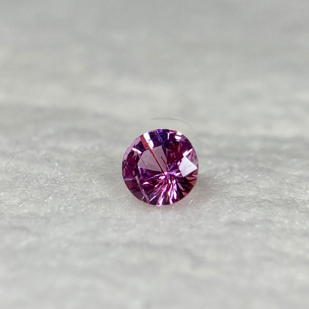 訳あってお買い得 丸いサファイア ピンク系 約3mm r-0259