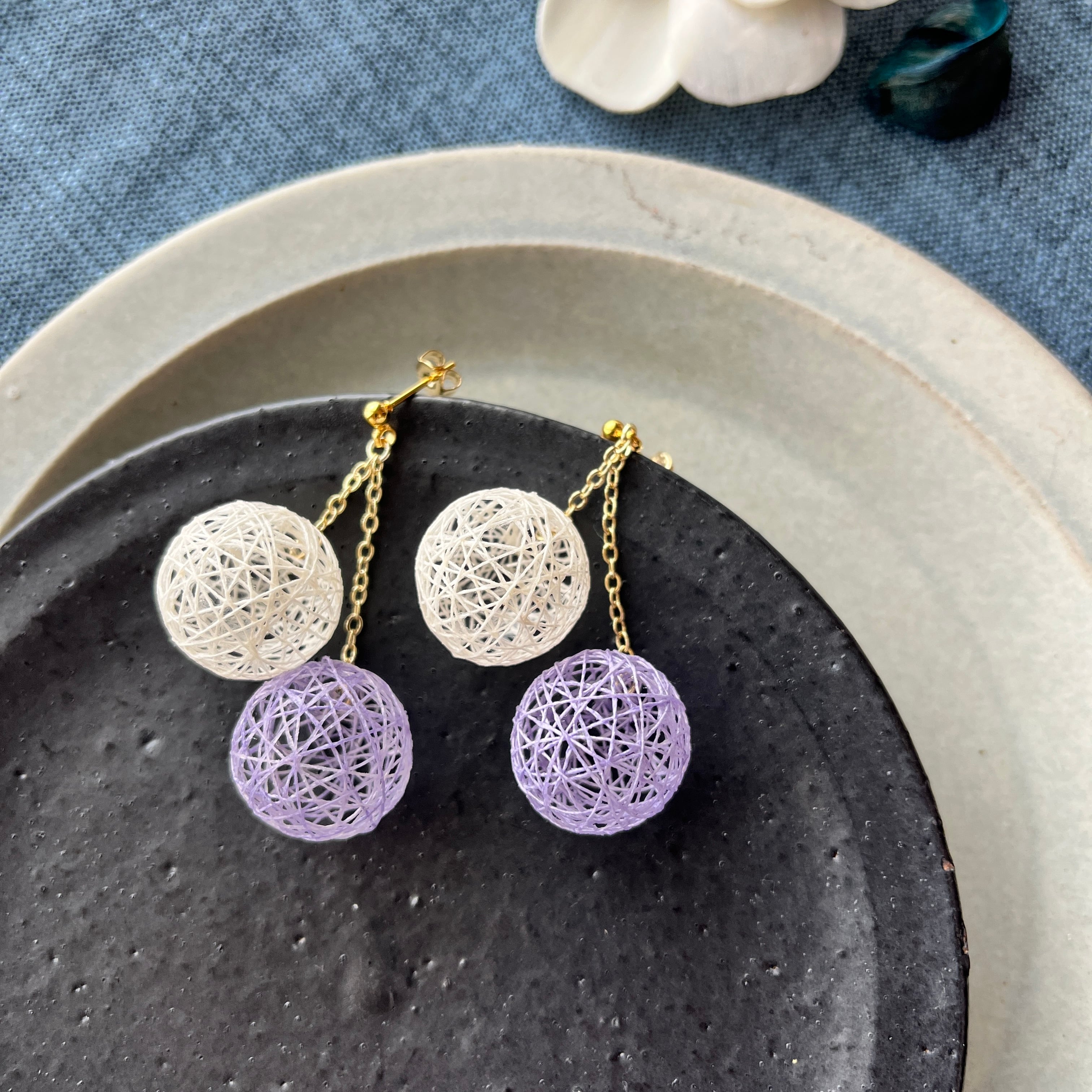 糸玉のアクセサリー2ケ玉/葦和紙糸 ピアス/イヤリング | LAGO 糸玉のアクセサリー2ケ玉/葦和紙糸 ピアス/イヤリング | LAGO
