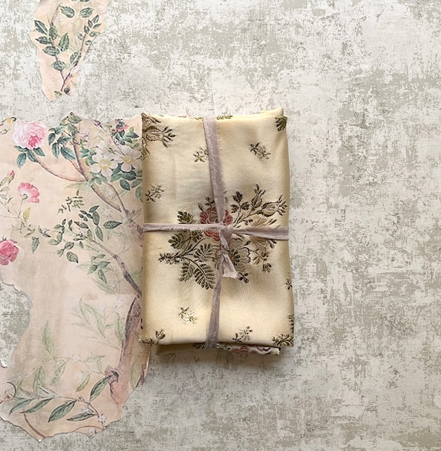 Vintage  Fabric生地　シルク　サテン織　約50×40cm フランス製