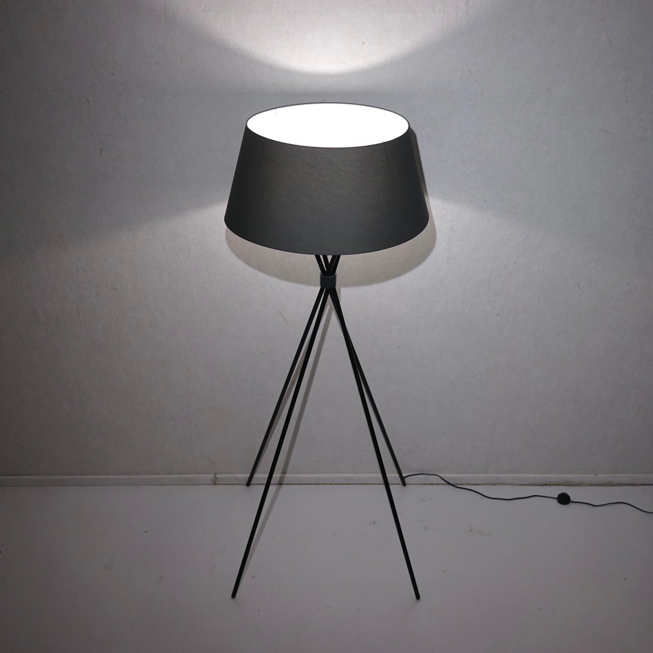 BoConcept ボーコンセプト Main メイン フロアランプ フロアスタンド フロア照明 間接照明 モダン ミニマル ホテルライク