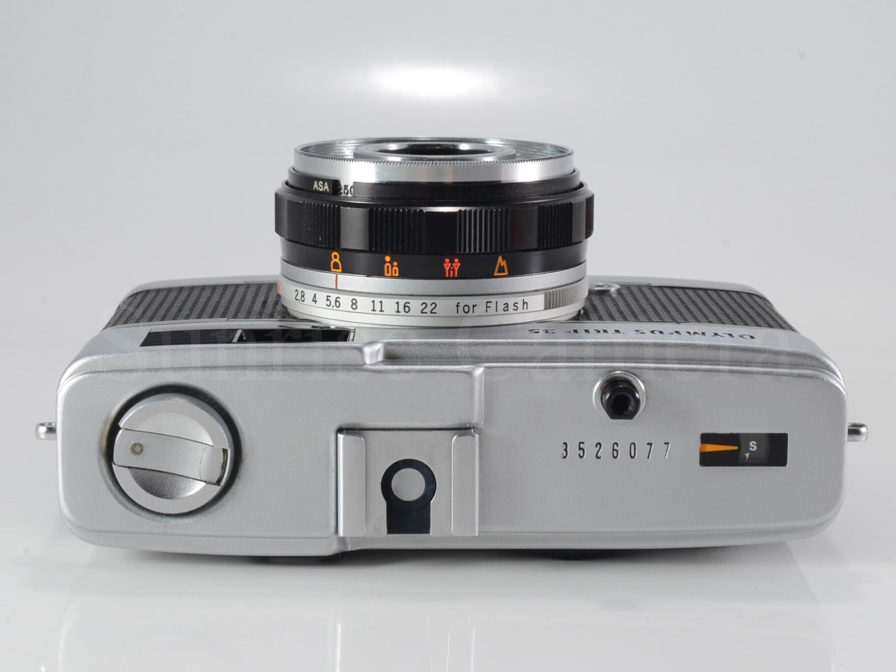 中古】OLYMPUS TRIP35 / D.Zuiko 40mm F2.8 ネガフィルム付 オリンパス
