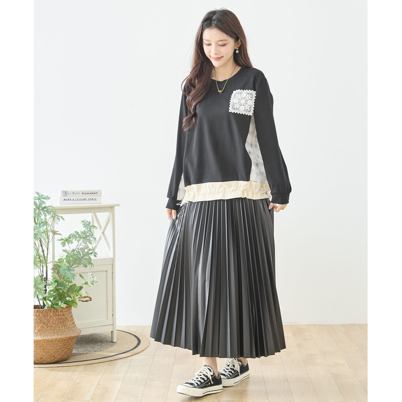 【SALE 15%OFF 4/2 10:00まで】TRUBE 異素材レースアクセントプルオーバー【M~L】ブラック