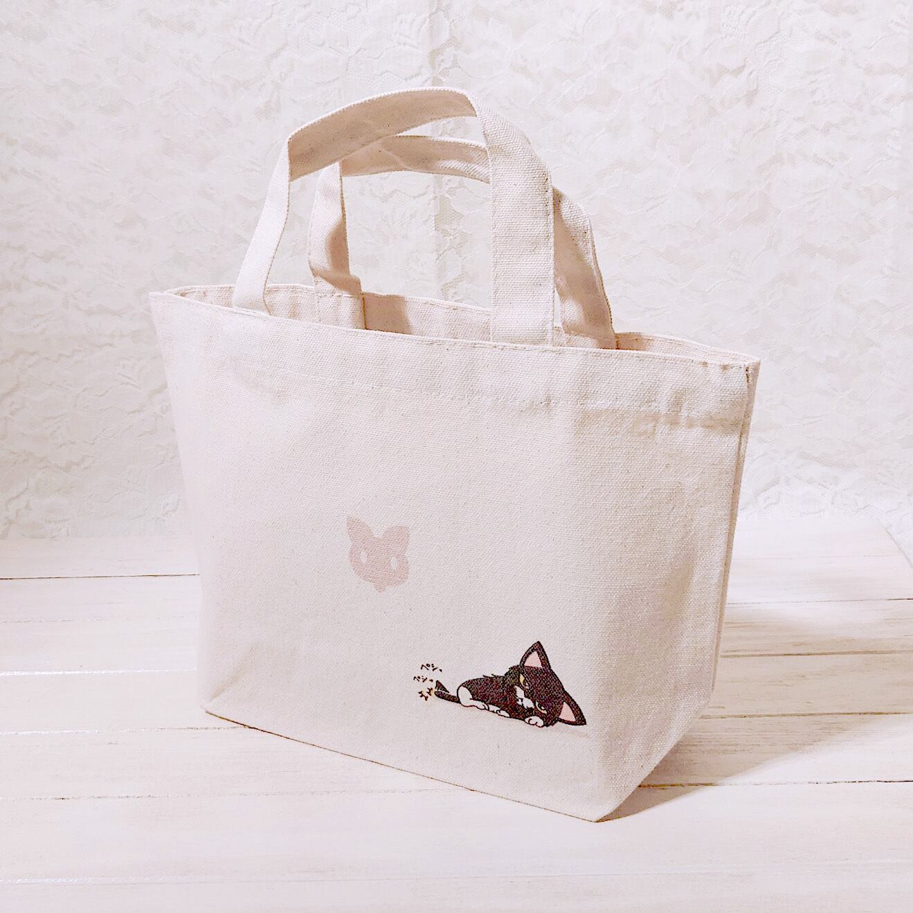 ちょっと不機嫌な黒白猫ちゃんのSサイズトートバッグ