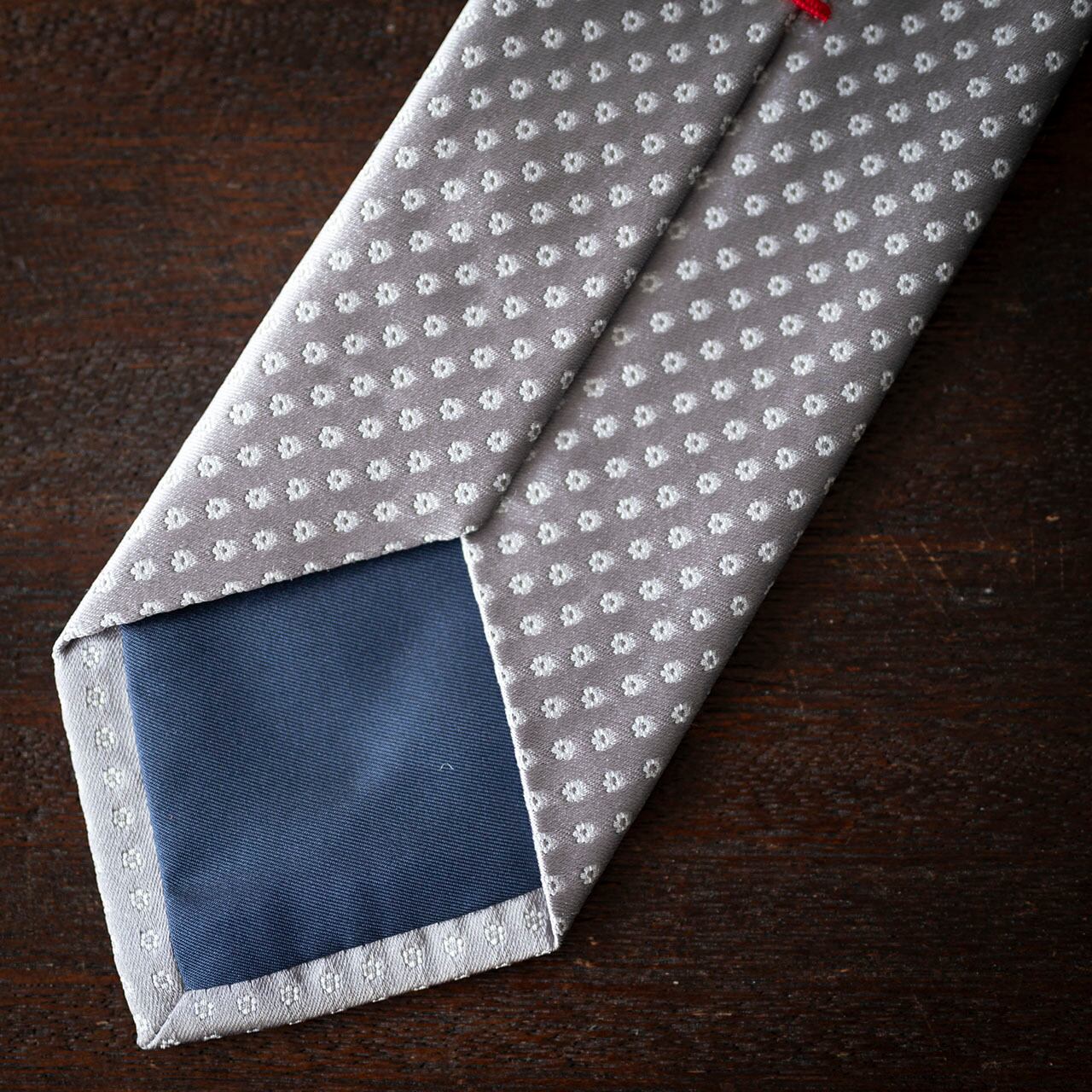 未使用タグ付　ブルガリ　ネクタイ　グレー　セッテピエゲ 未使用タグ付 ブルガリ ネクタイ グレー セッテピエゲ 2025年最新