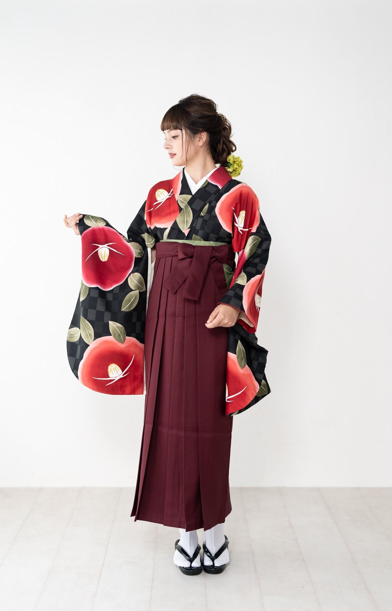 Kimono Sienne 卒業式袴3点セット 黒にぼかしの大椿 二尺袖着物 袴 ...