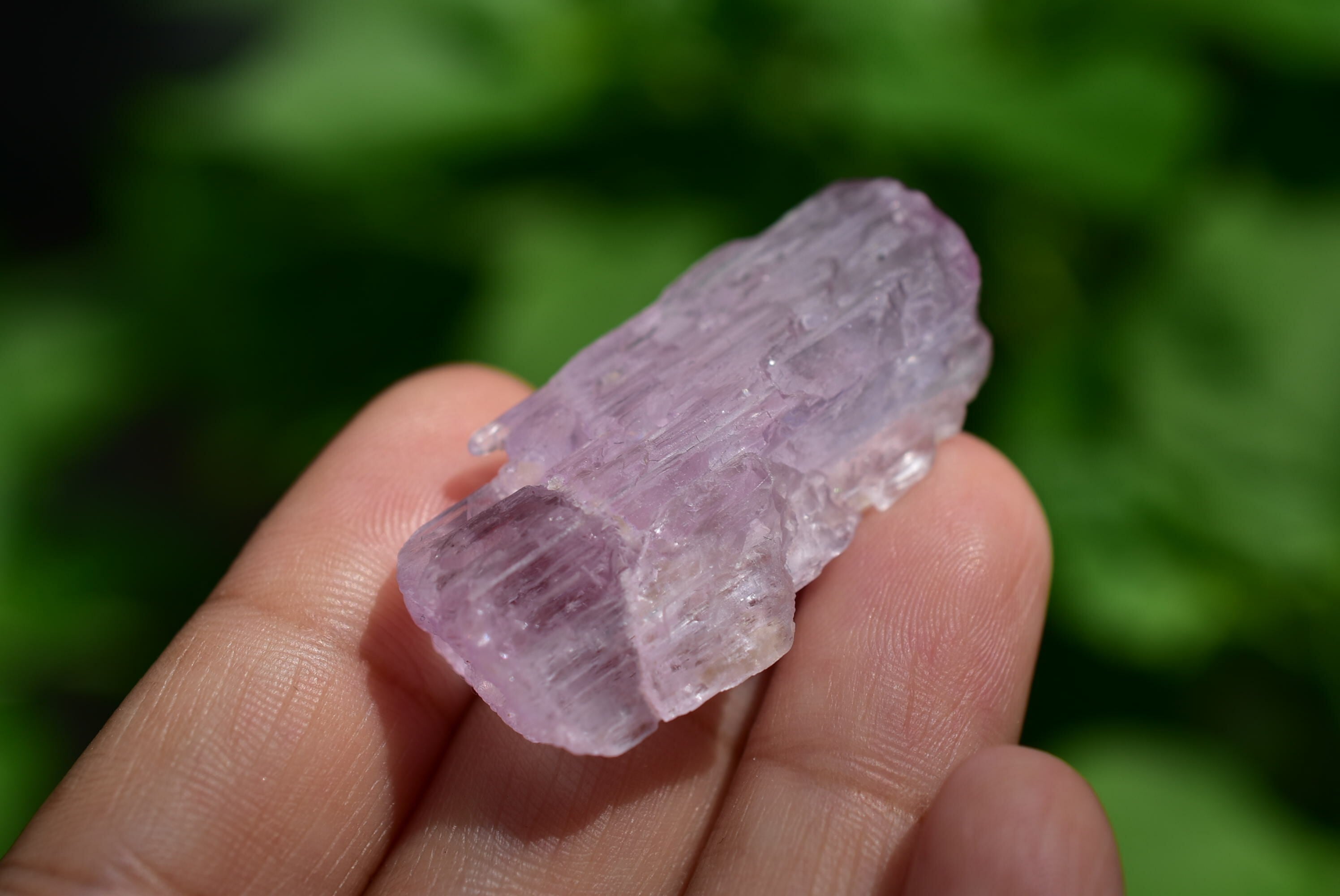 クンツァイト 原石 kun003 | Funky garuda Stone (ファンキー