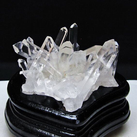 水晶 クラスター マダガスカル産 台座付属 水晶 原石 一点物 182-9391