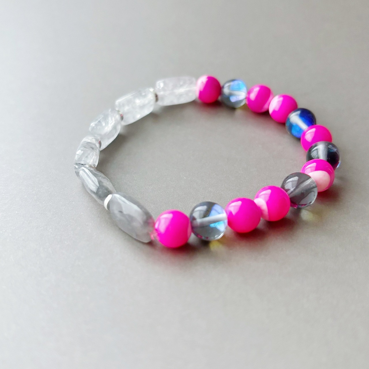 【雪街Lady】ピンクグレーで冬の大人パワーストーンブレスレット/グレークォーツ×マザーオブパール×ルナフラッシュ×ヘマタイト 写真1