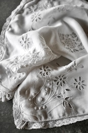 フランス 麻ローン 白星と白花の小宇宙とクッションカバー アンティーク