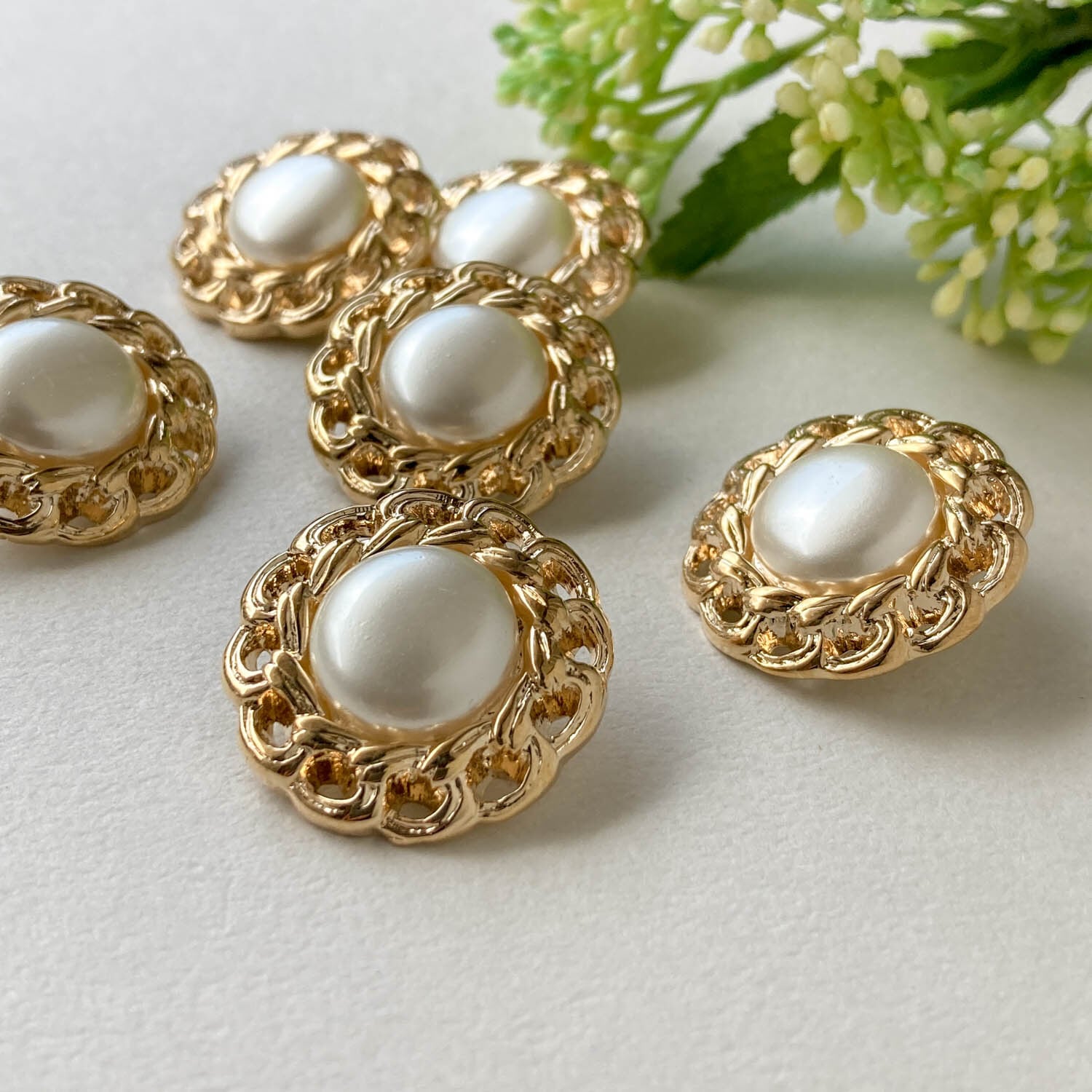 再入荷〉チェーン風縁フラットパールボタン（25mm） | Dua