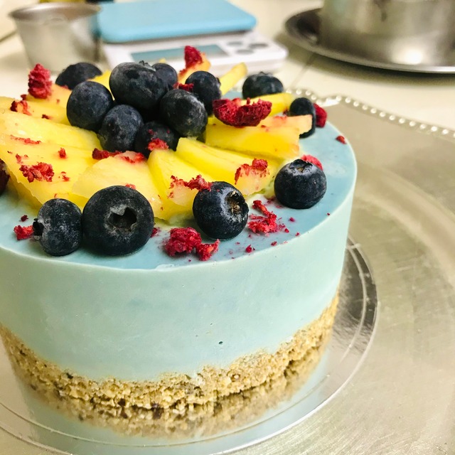 ヴィーガンロースイーツケーキ パイナップルとブルースピルリナ12cm 冷凍便 Torta All Ananas E Spirulina Vegana Senza Cottura 古代小麦 自家製酵母のイタリア菓子 カーザイルンガ Pasticceria Casa Y ヴィーガンロースイーツケーキ パイナップルとブルースピルリナ12cm 冷凍便 Torta All Ananas E Spirulina Vegana Senza Cottura 古代小麦 自家製酵母のイタリア菓子 カーザイルンガ Pasticceria Casa Y