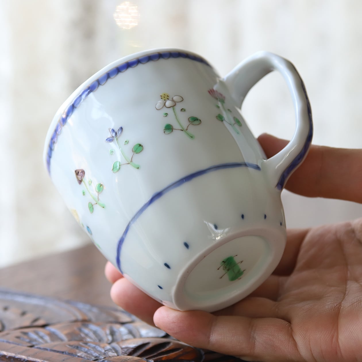 うつわ藍水 ｜マグカップ（大）花暦（紺） ｜ 波佐見焼 | にっこう生活