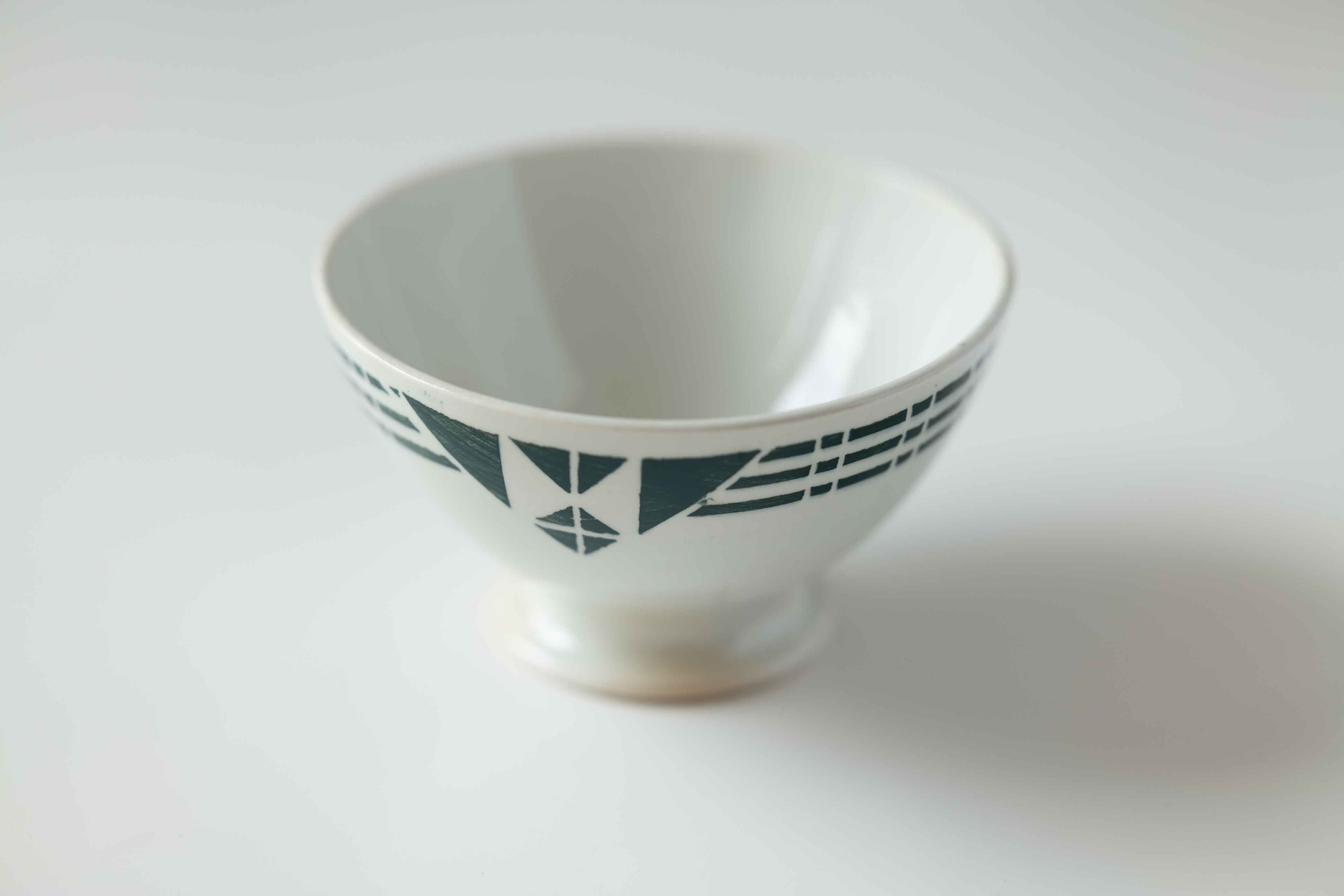 小ぶりでグリーンシックなカフェオレボウル メーカーの記載はありませんが、おそらくDIGOIN/SARREGUEMINES(ディゴワン/サルグミンヌ)製