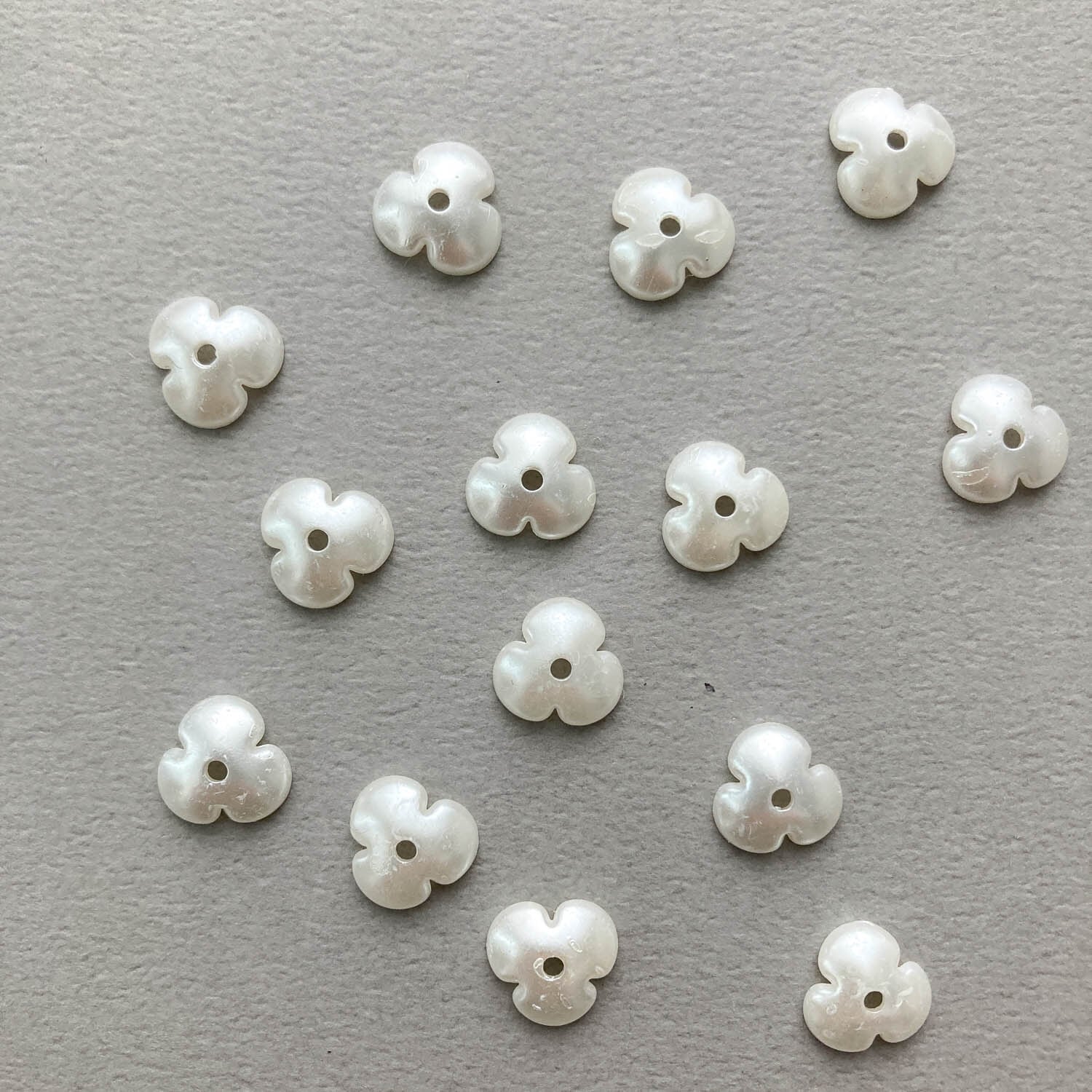 中心穴あきミニパール3弁花パックM（9.5mm/14p） | Dua-アクセサリー